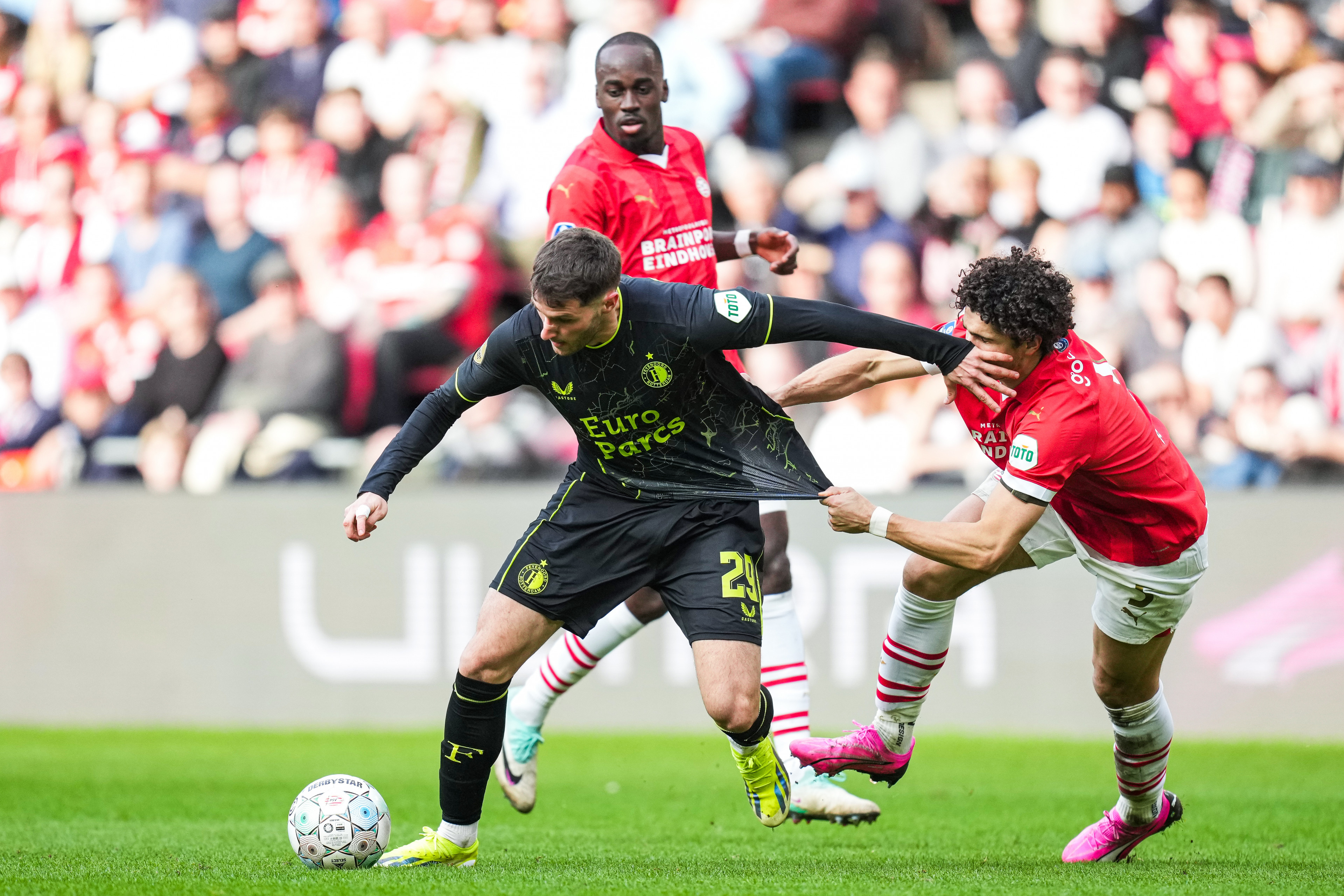 Feyenoord speelt gelijk op bezoek bij PSV