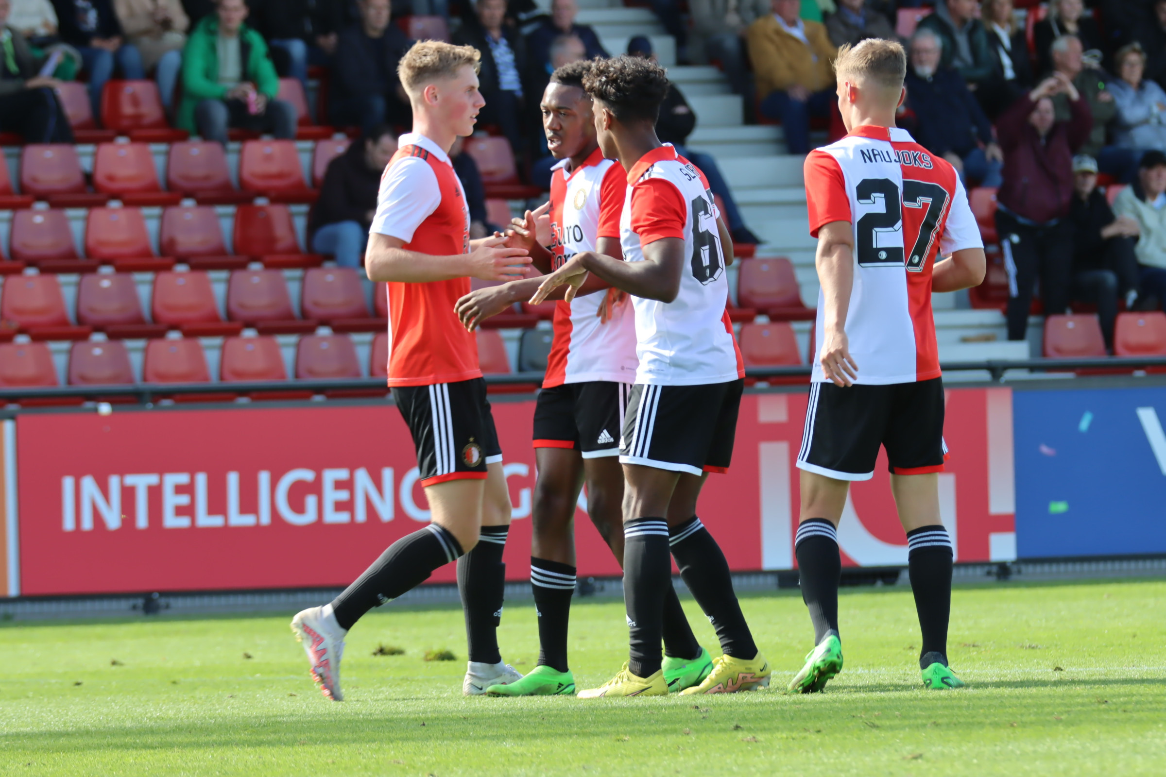 Feyenoord O21 herpakt zich met klinkende zege op Almere