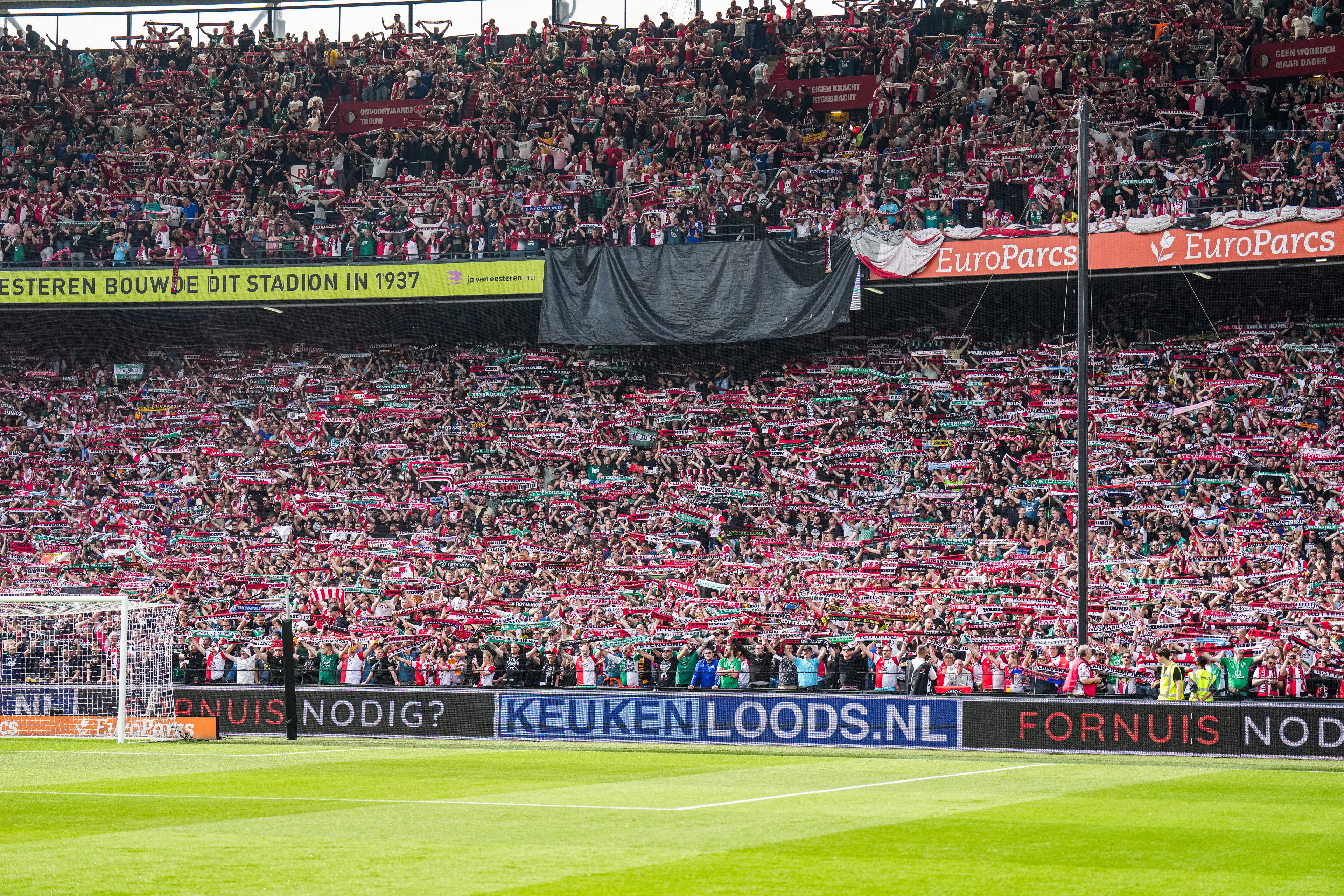 Rechter verlaagt stadionverbod Feyenoord-supporter van vijf jaar naar één jaar