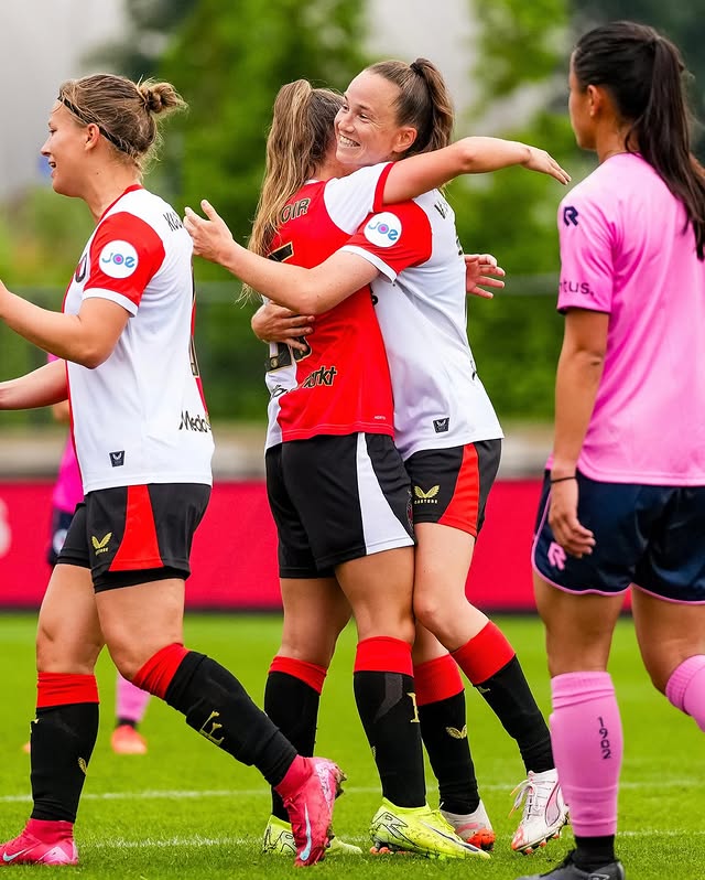 Feyenoord V1 opent seizoen met ruime oefenzege op Excelsior