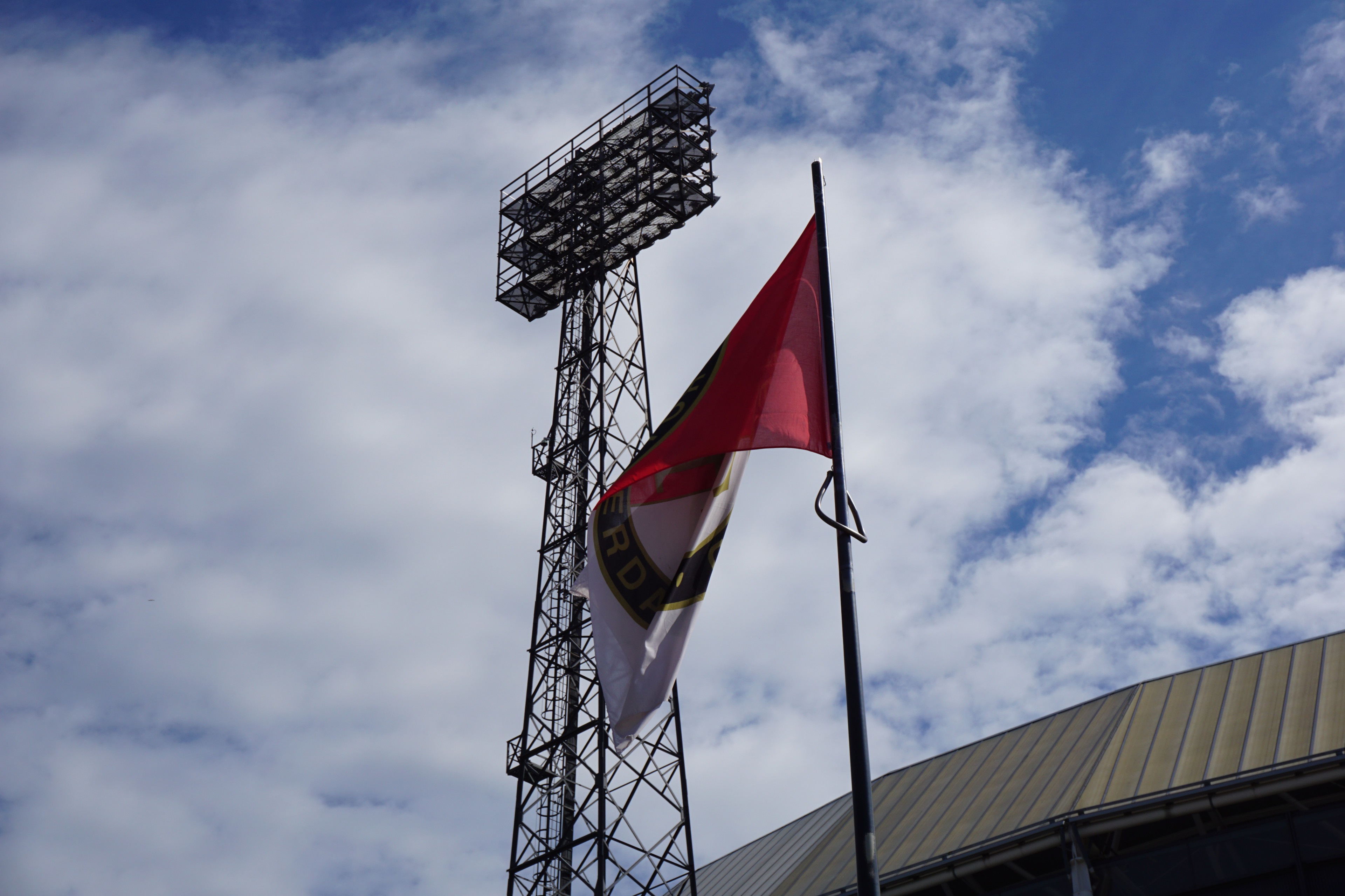 Veiling van oude stadionlampen van start