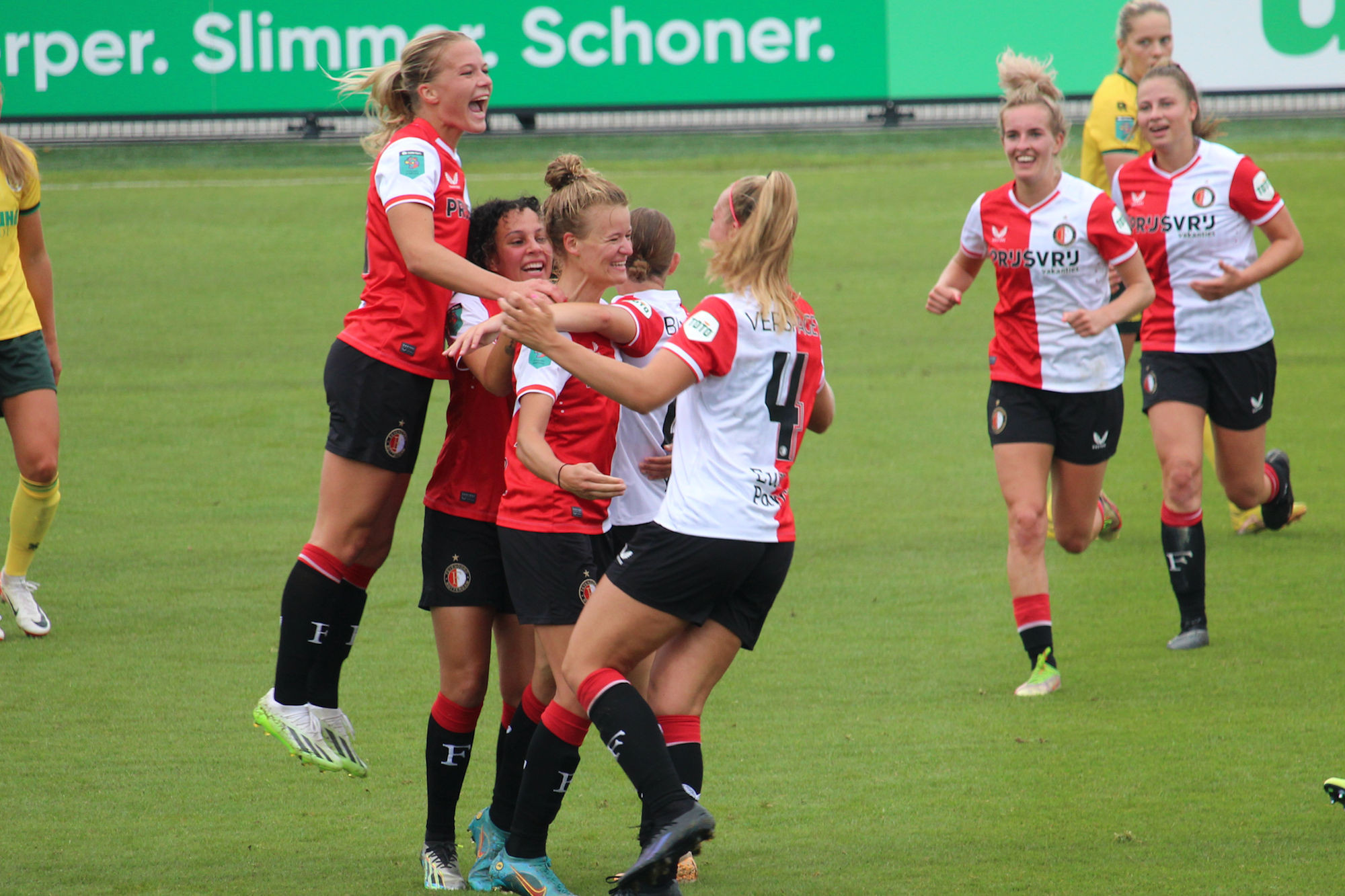 Feyenoord mannen steunen Feyenoord vrouwen