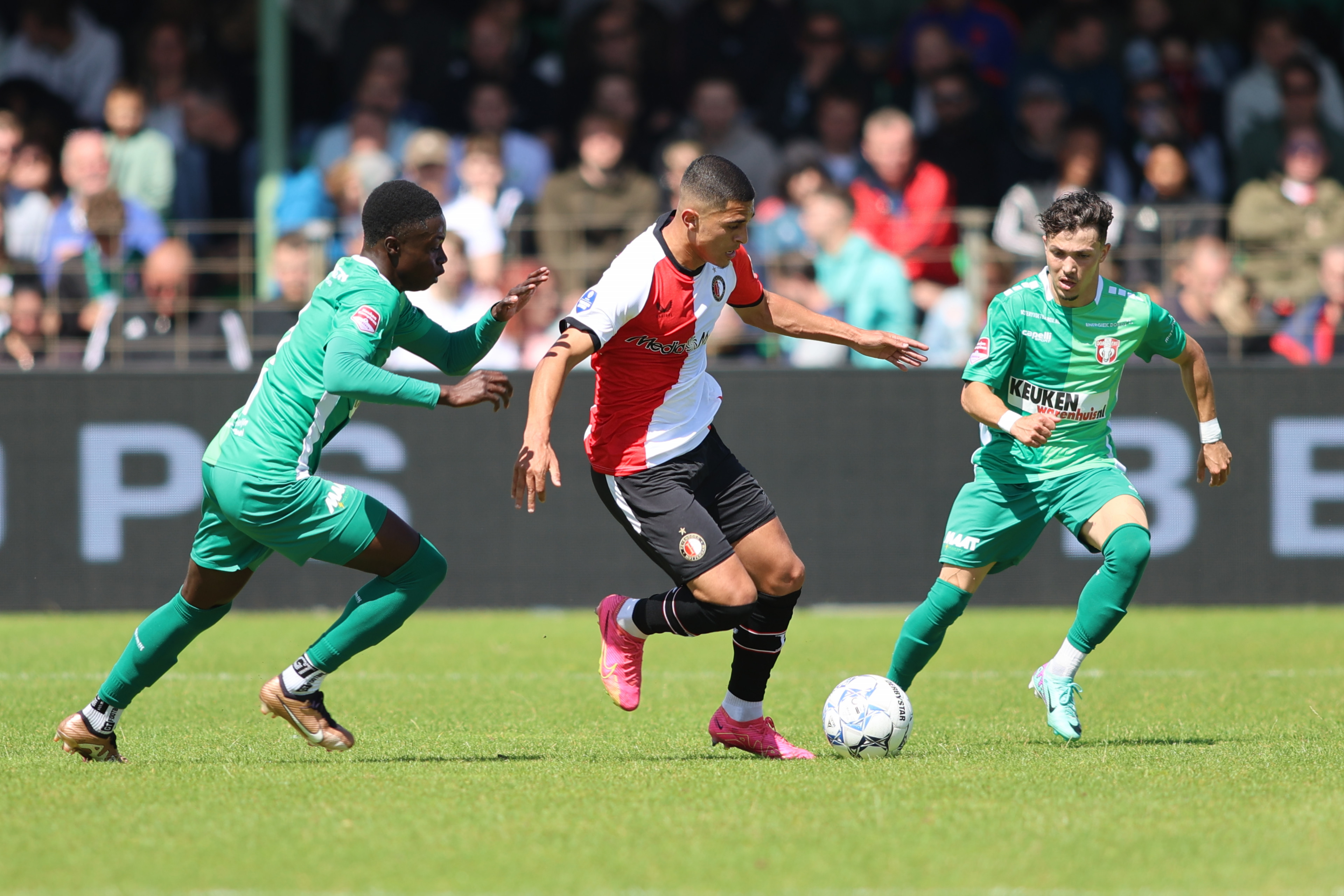 Sebaoui: "Ga mijn best doen om voor deze mooie club te blijven spelen"