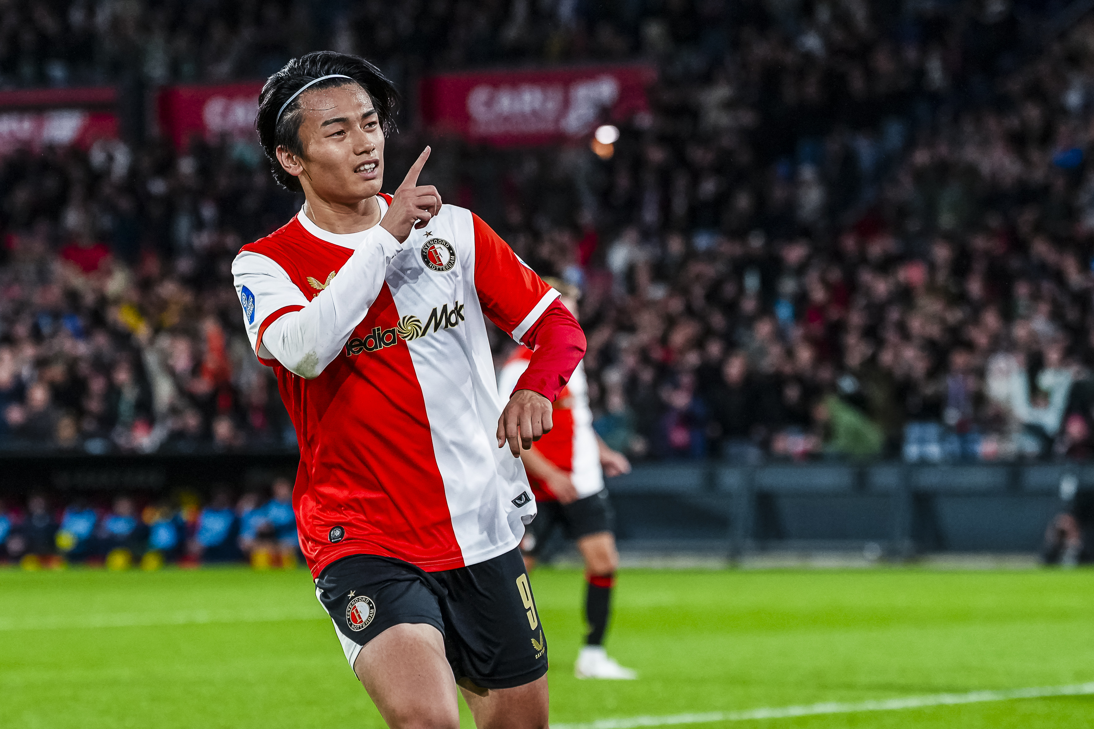 Feyenoord boekt zakelijke overwinning op Fortuna Sittard en blijft foutloos in de Eredivisie