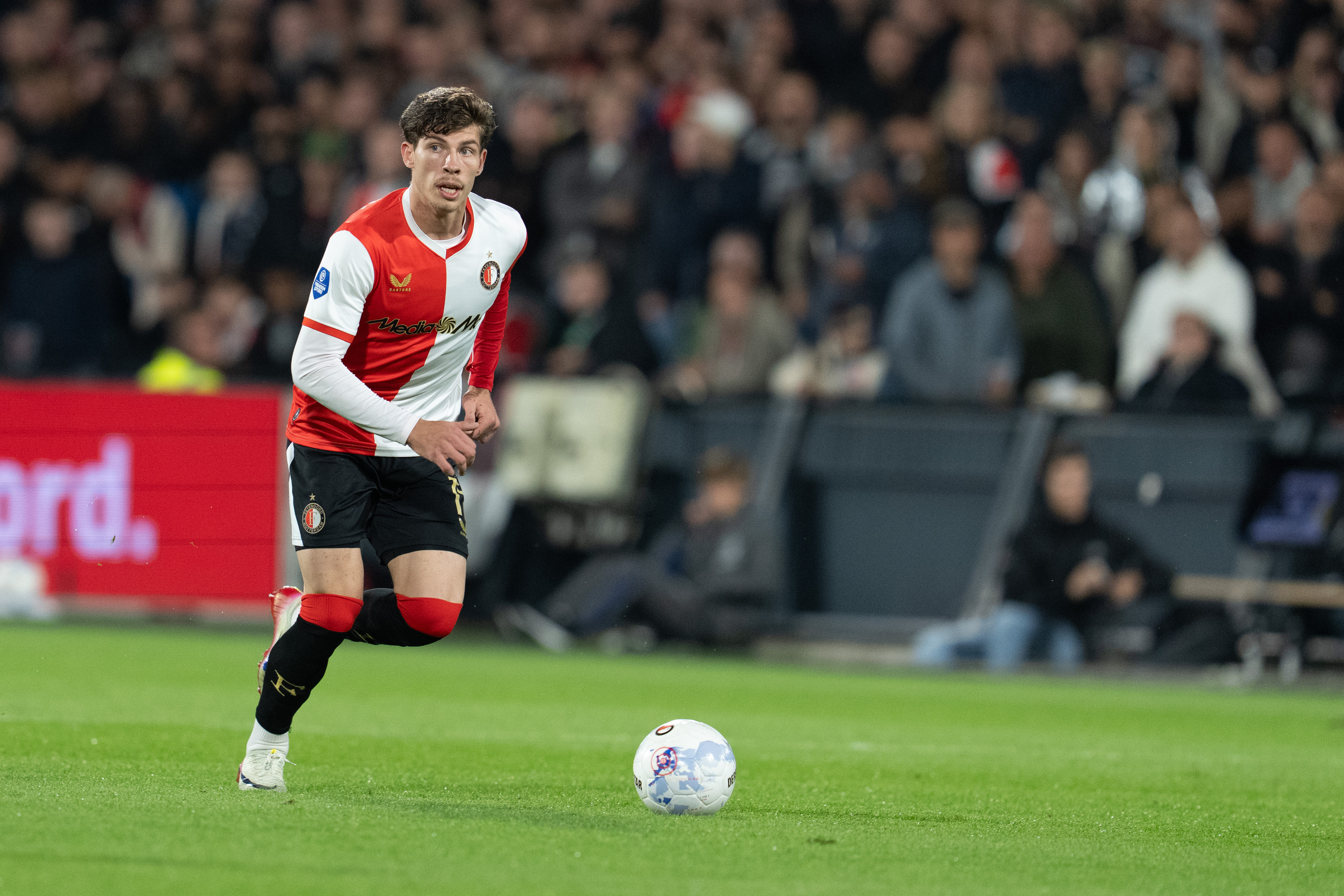 Bos blij met sterk begin bij Feyenoord: "Ik had niet verwacht dat ik al zoveel zou spelen"