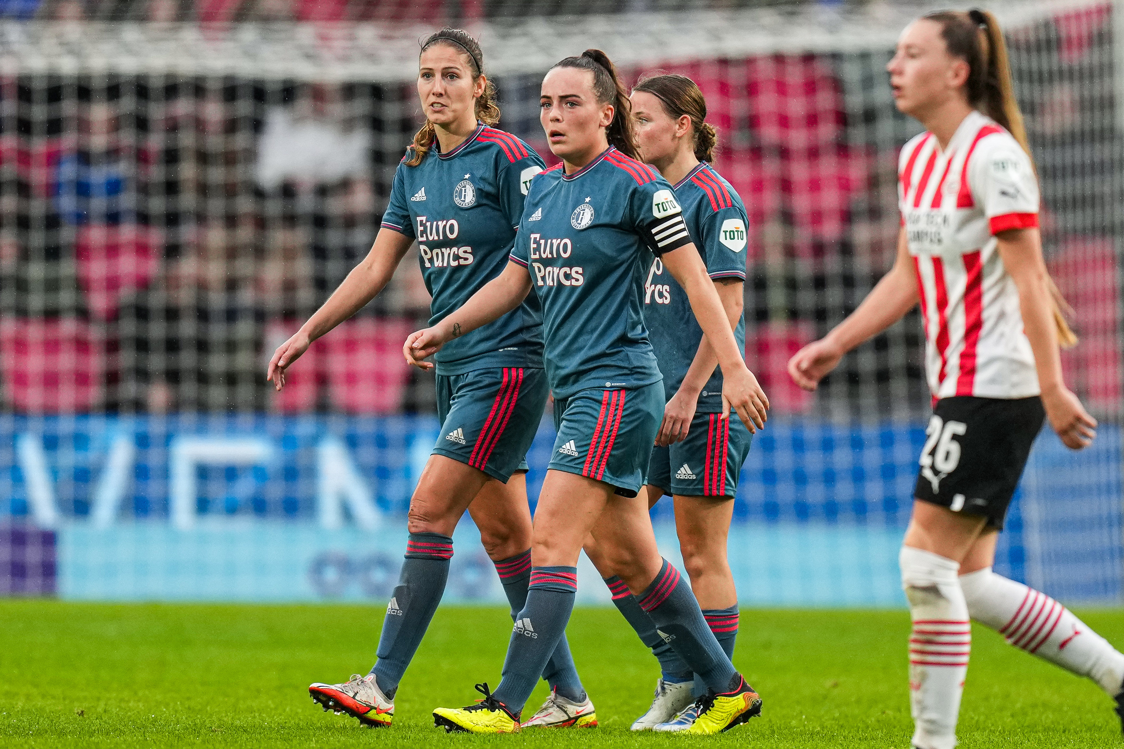 Feyenoord Vrouwen doet zichzelf tekort en verliest in Eindhoven