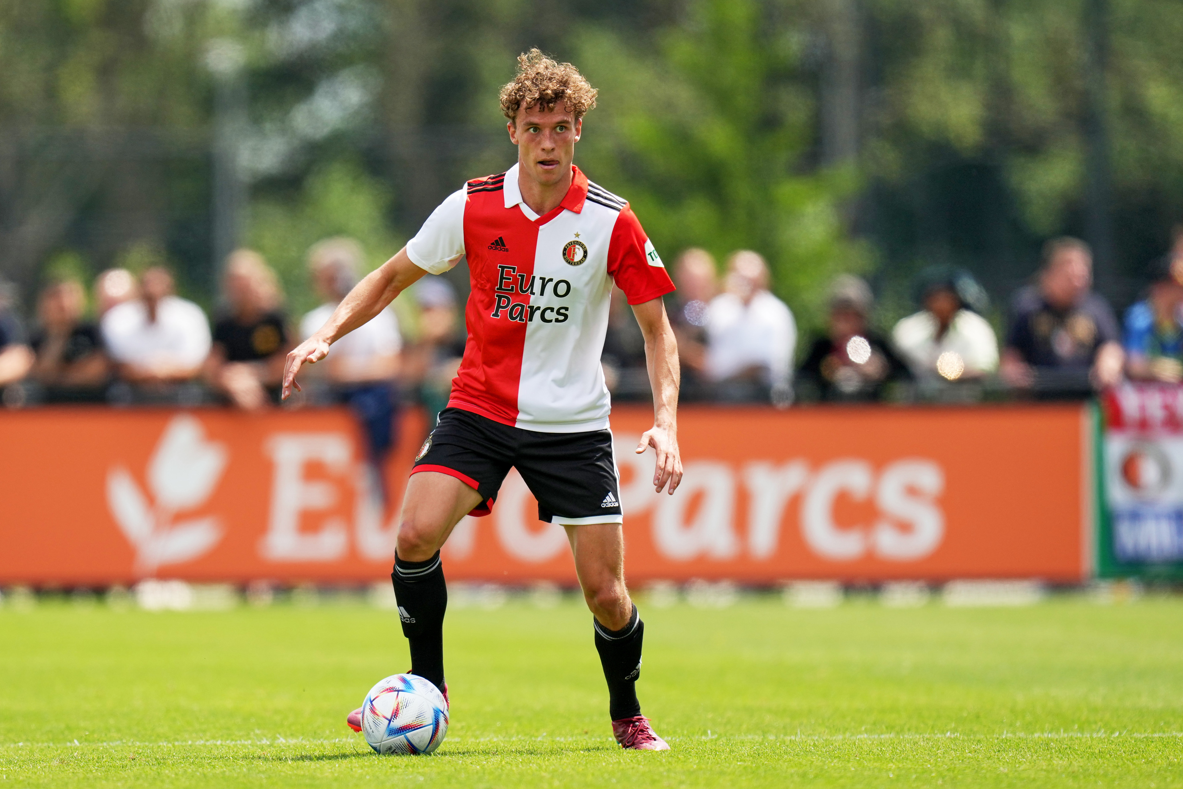 Wieffer in de basis tegen PEC Zwolle