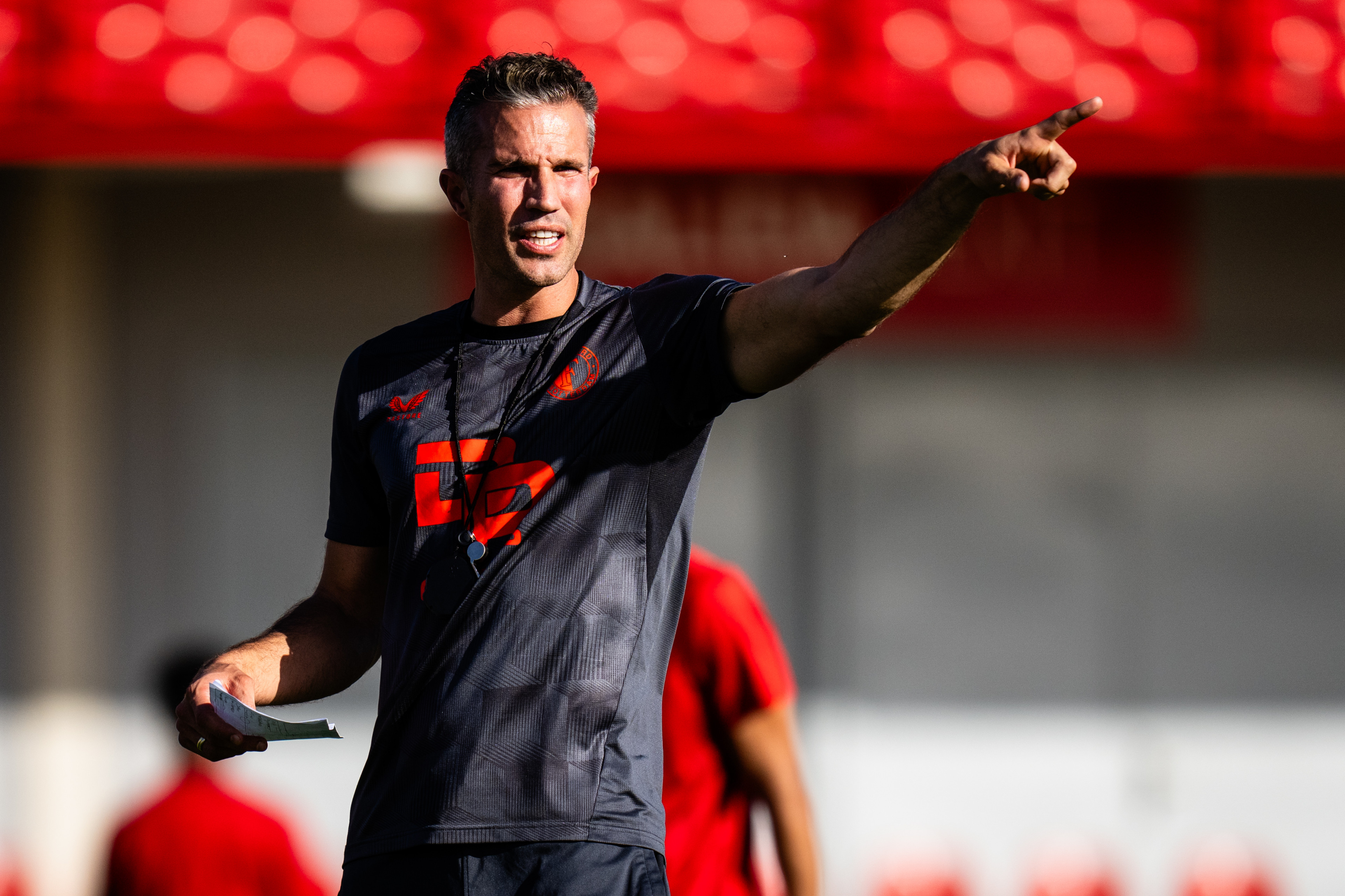 Van Persie over hoofdtrainerschap: "Dat hangt van zoveel factoren af"