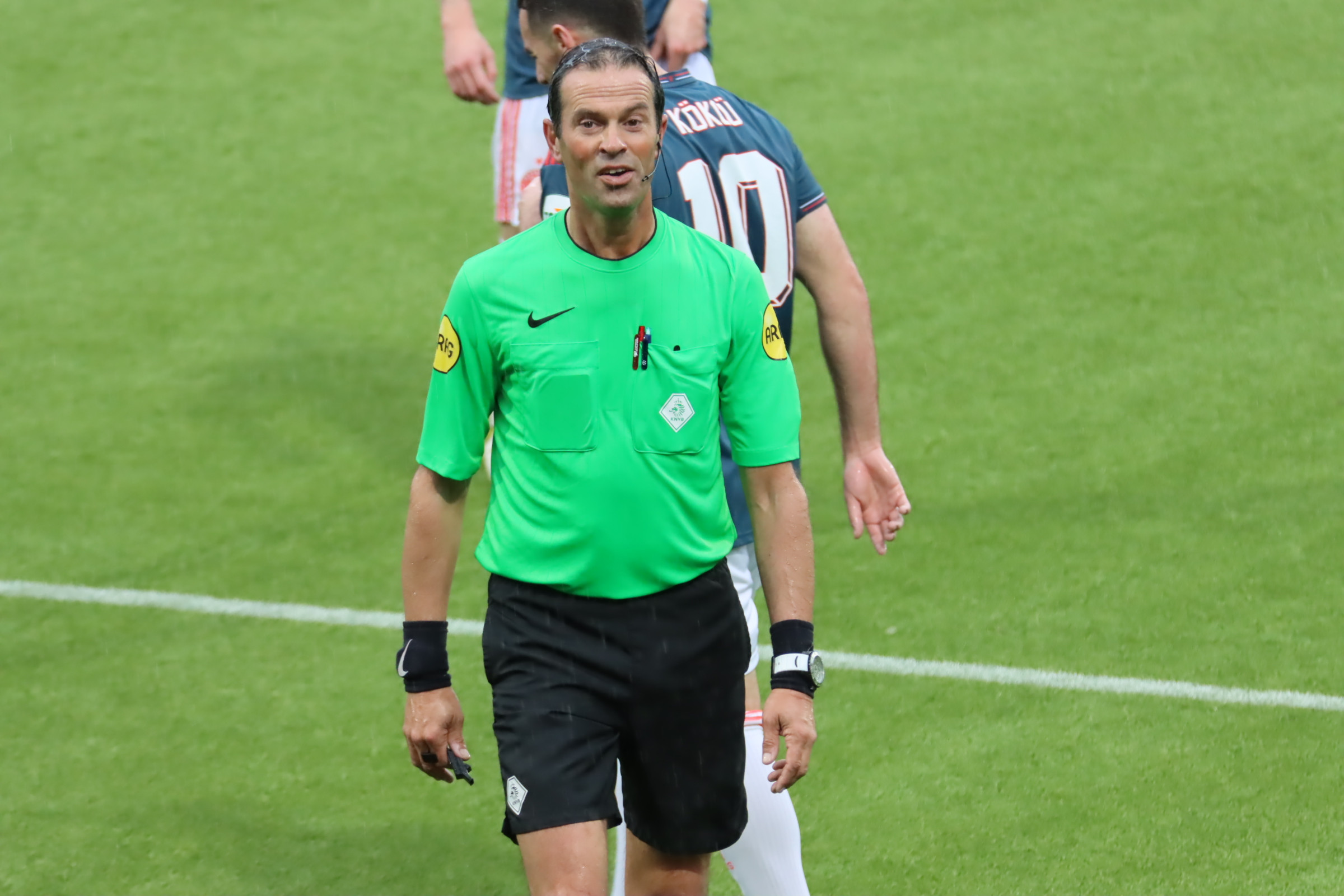 Bas Nijhuis fluit zondag Feyenoord - Vitesse