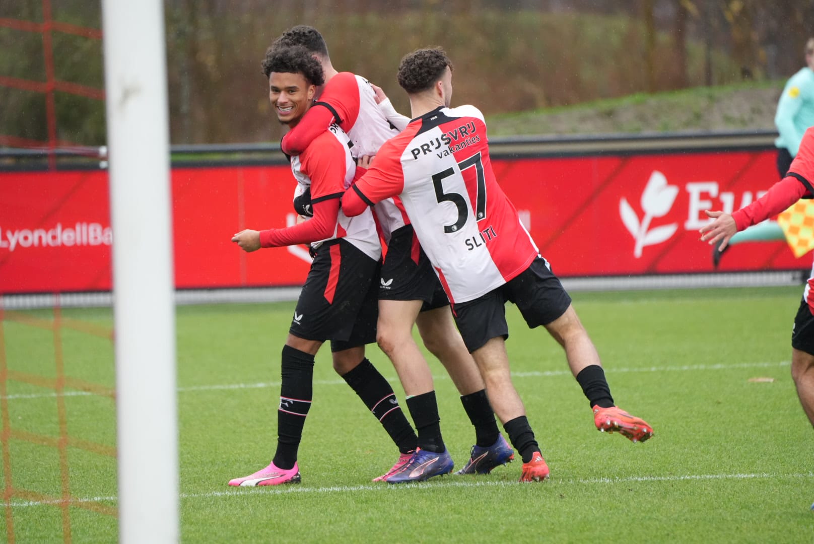 Feyenoord O21 sluit najaarscompetitie af met monsterscore tegen ADO Den Haag