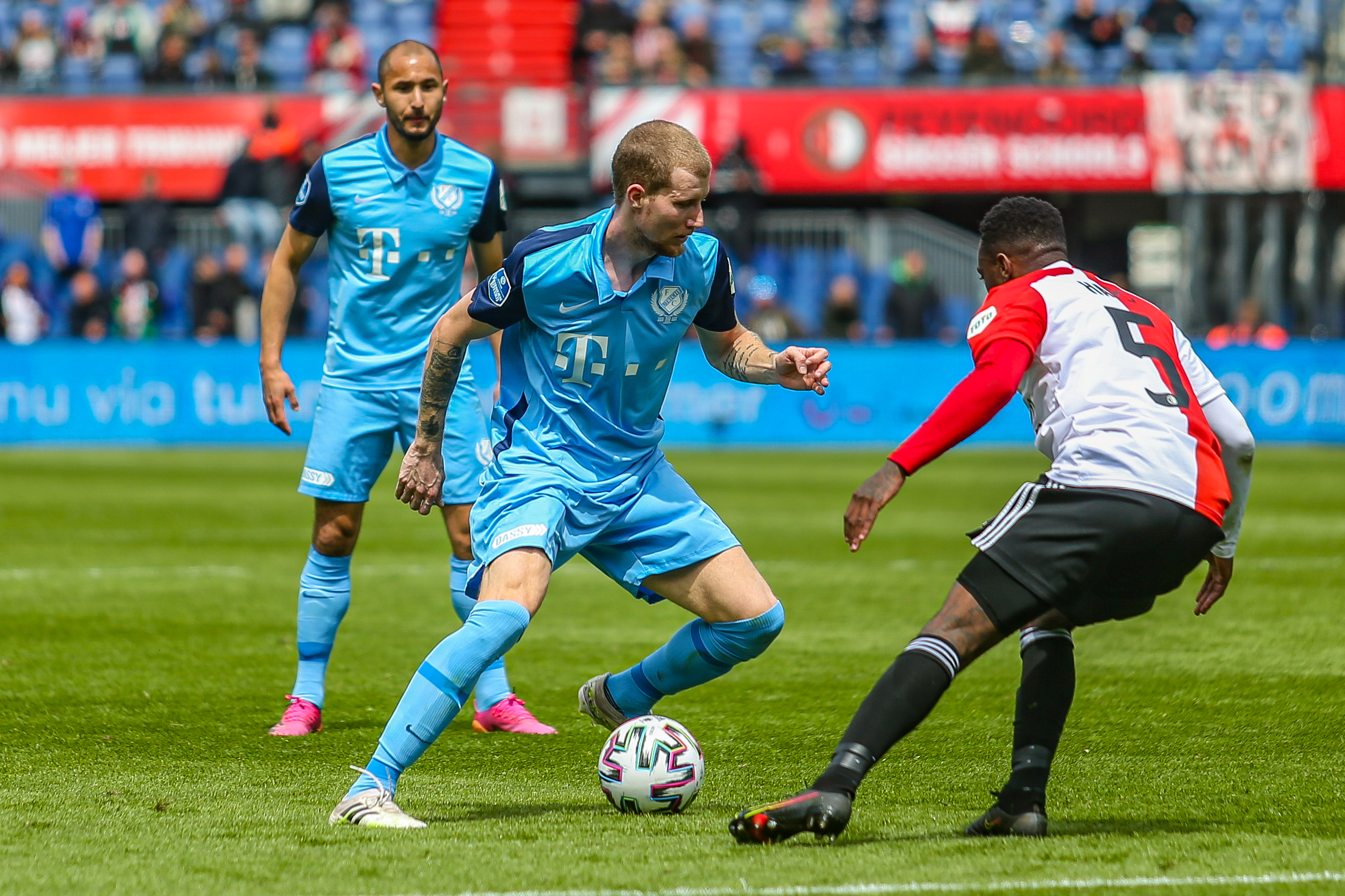 'Oud-Feyenoorder Gustafson keert mogelijk terug in Eredivisie'