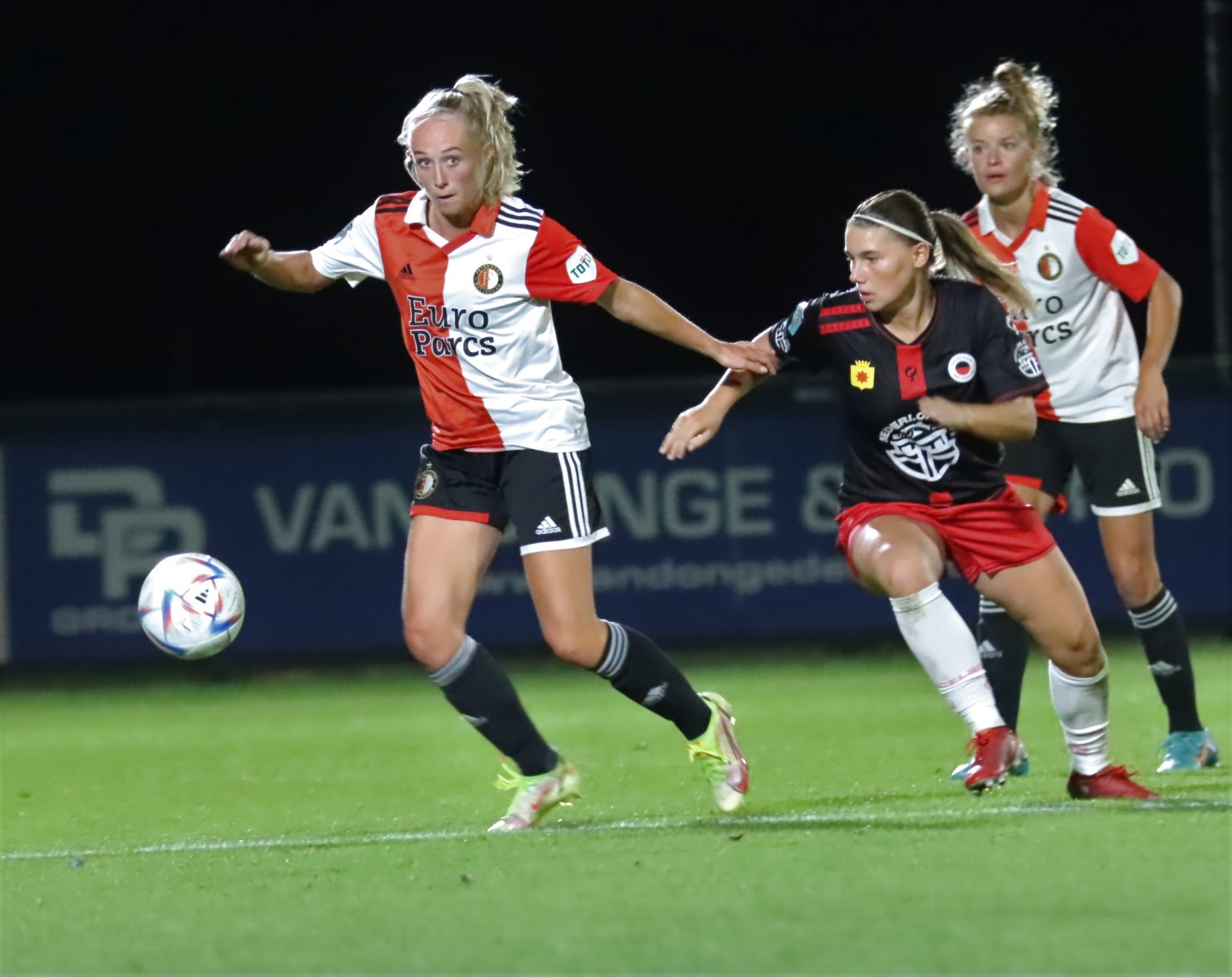 Speciaal Feijenoorder-vak bij uitwedstrijd vrouwen tegen Excelsior