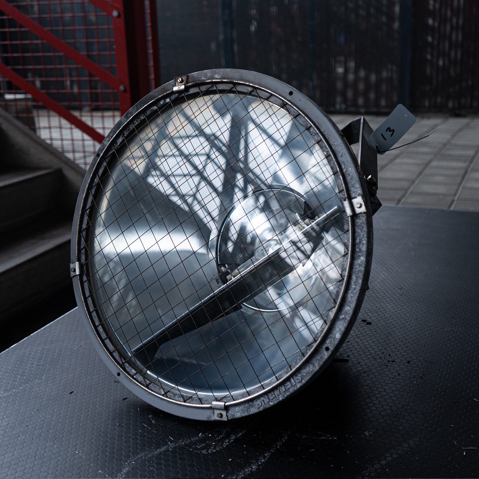 Matchwornshirt | Stadionlamp stadionlamp floodlight light lamp verlichting licht siemens