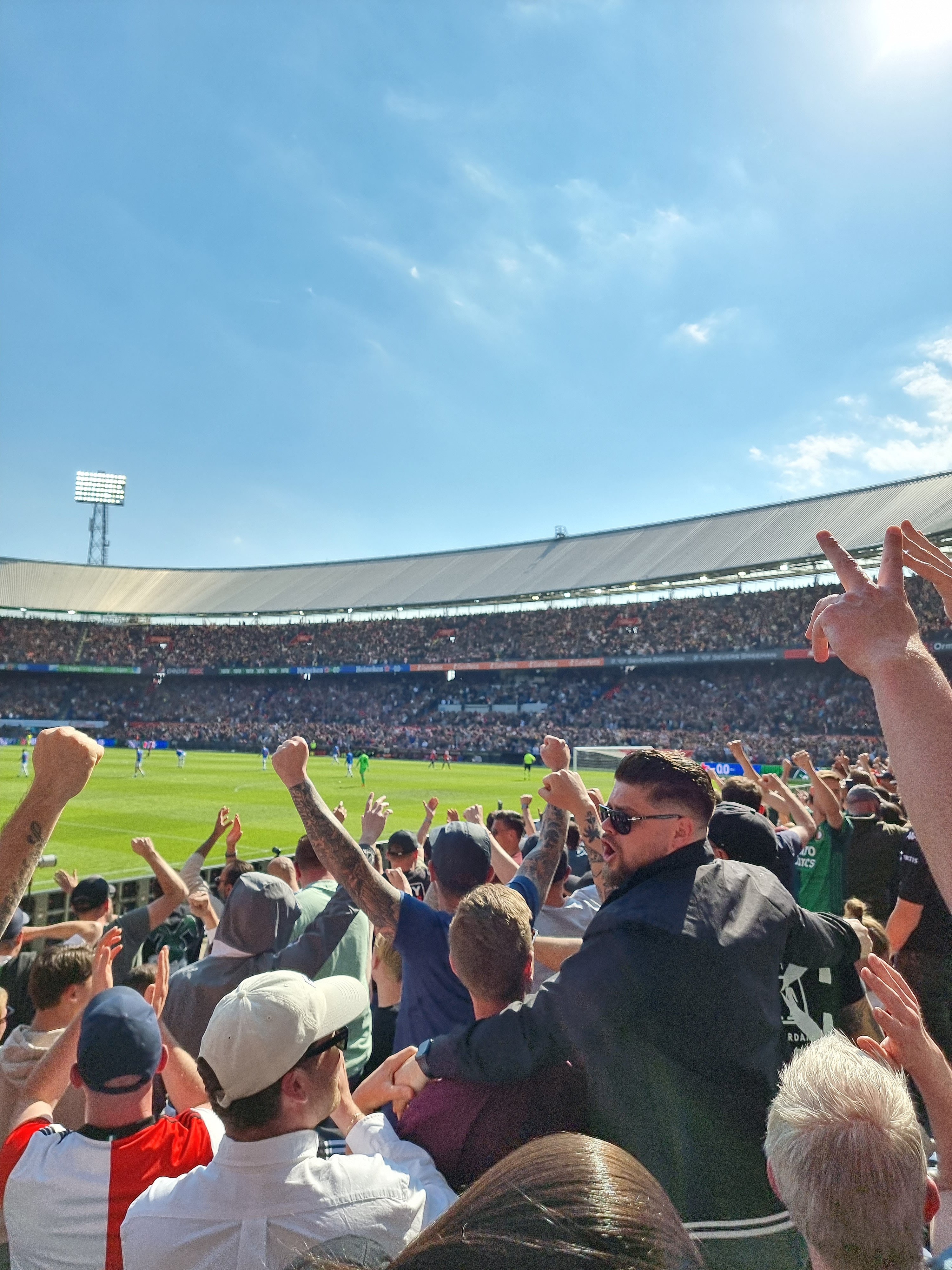 Juichende supporters in De Kuip