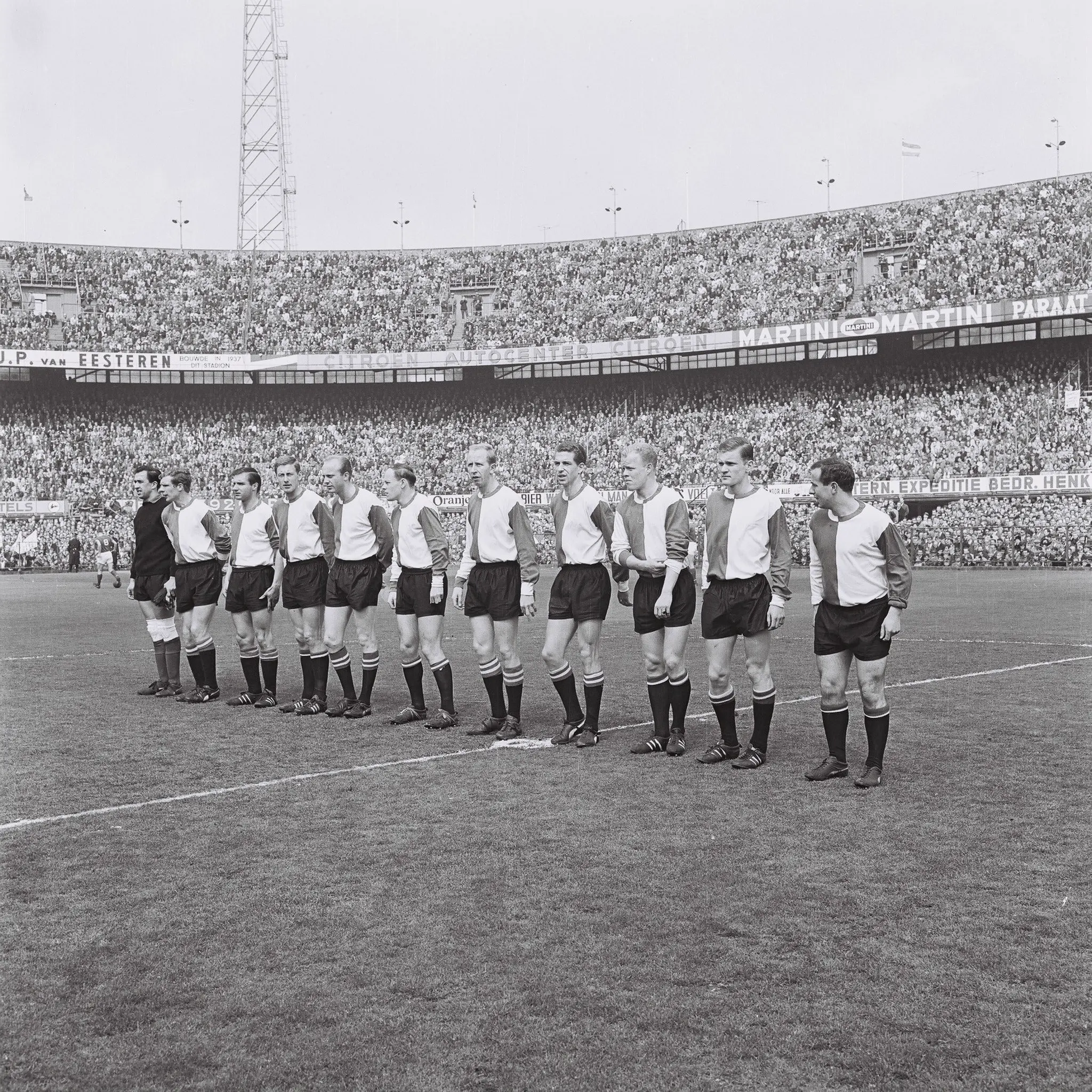 Trophy Day [UNIEKE FOTO'S] • Feyenoord rijgt begin jaren '60 de titels aaneen (1965)