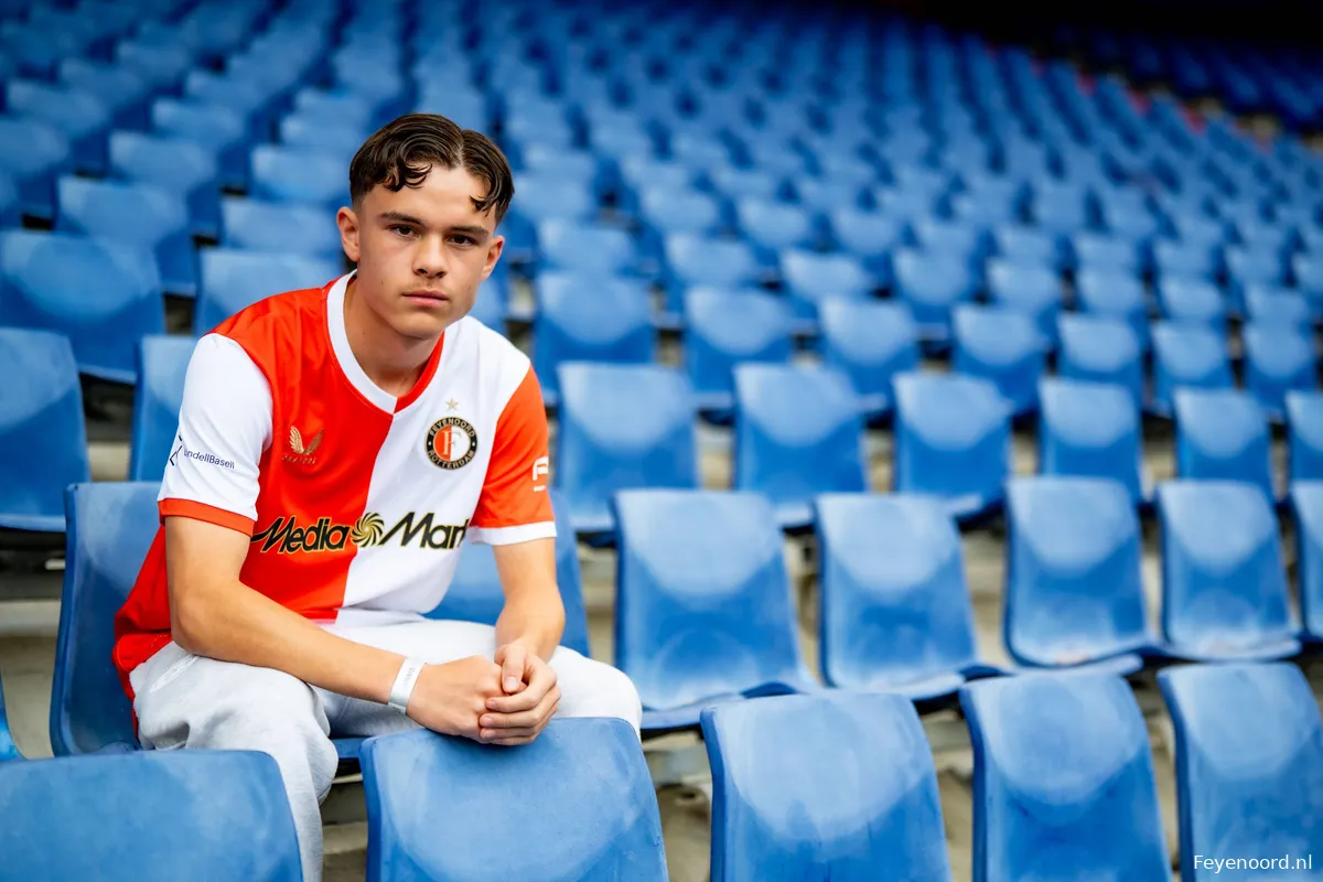 Academy-speler Lars Joseph tekent eerste contract