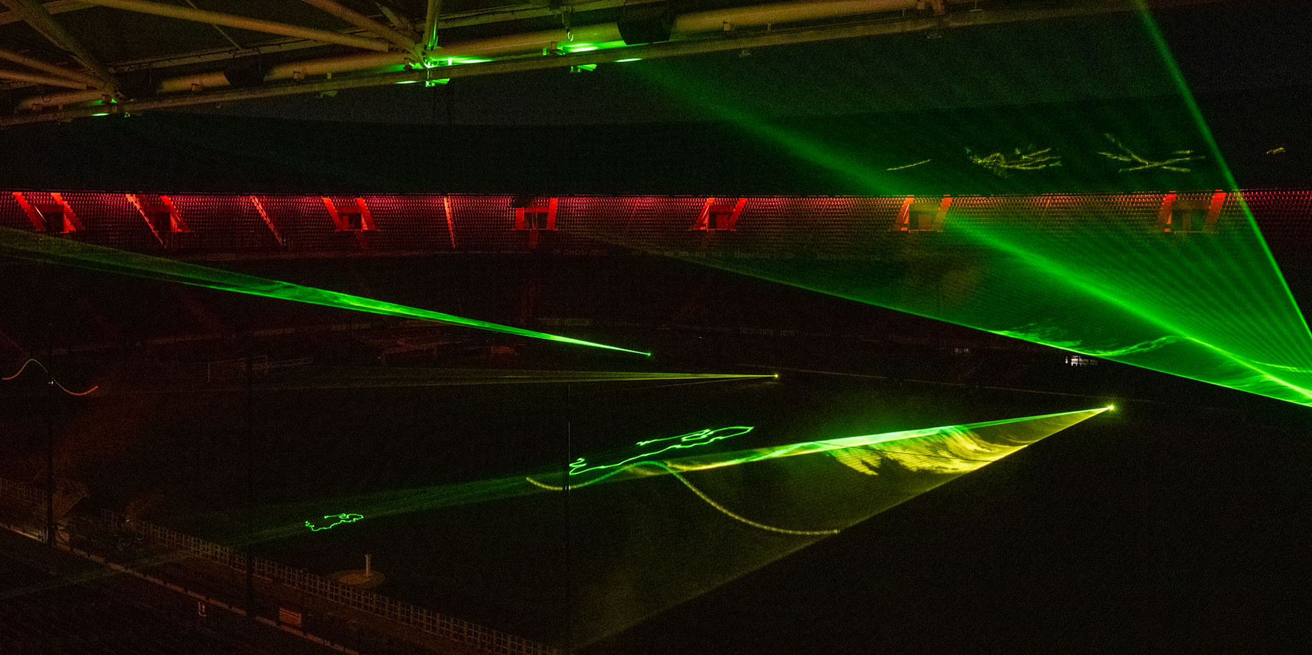 VIDEO • De lasershow die De Kuip kan bieden