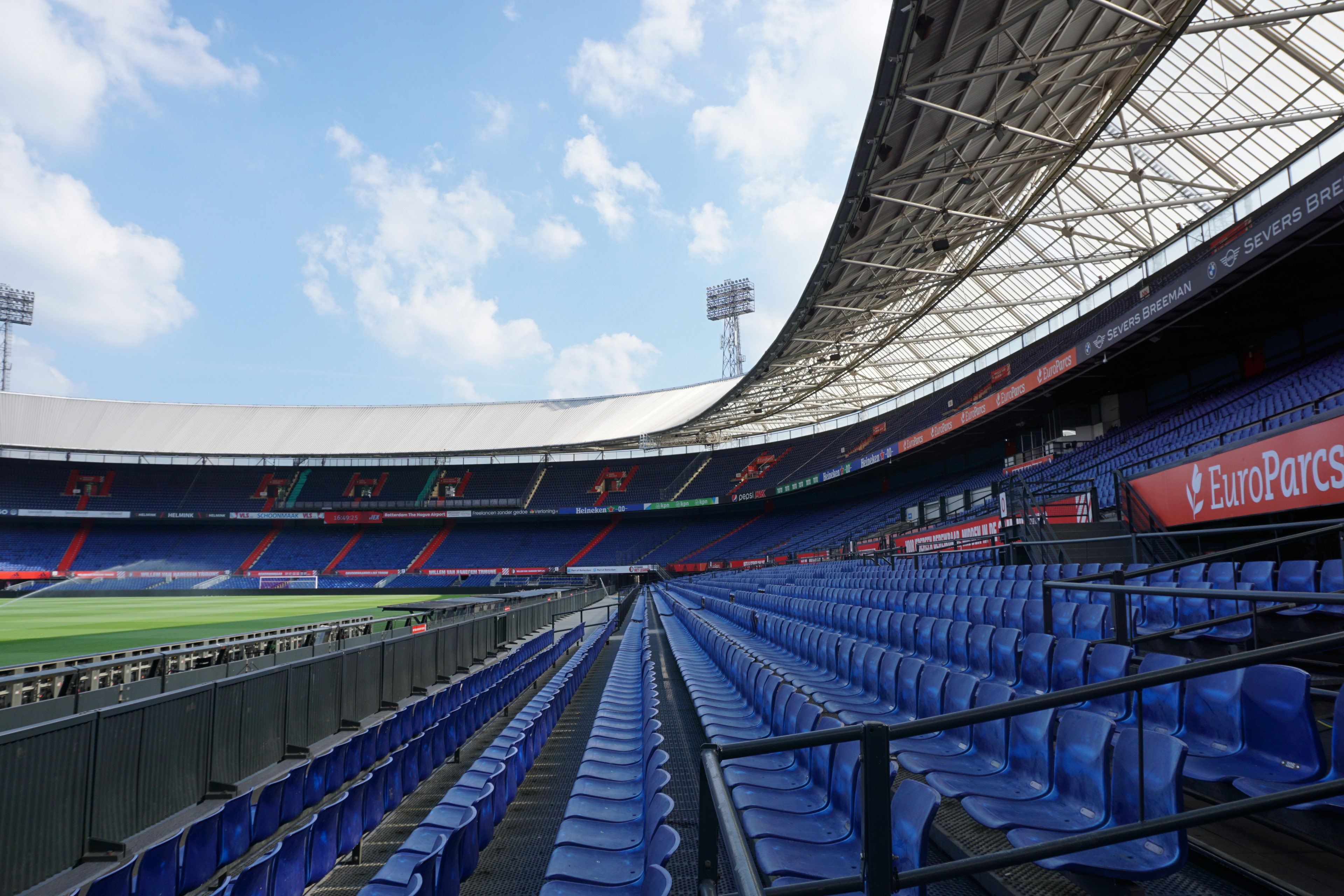 Onbegrip aandeelhouders voor Feyenoord: “Wij vinden het een druppel op de gloeiende plaat"