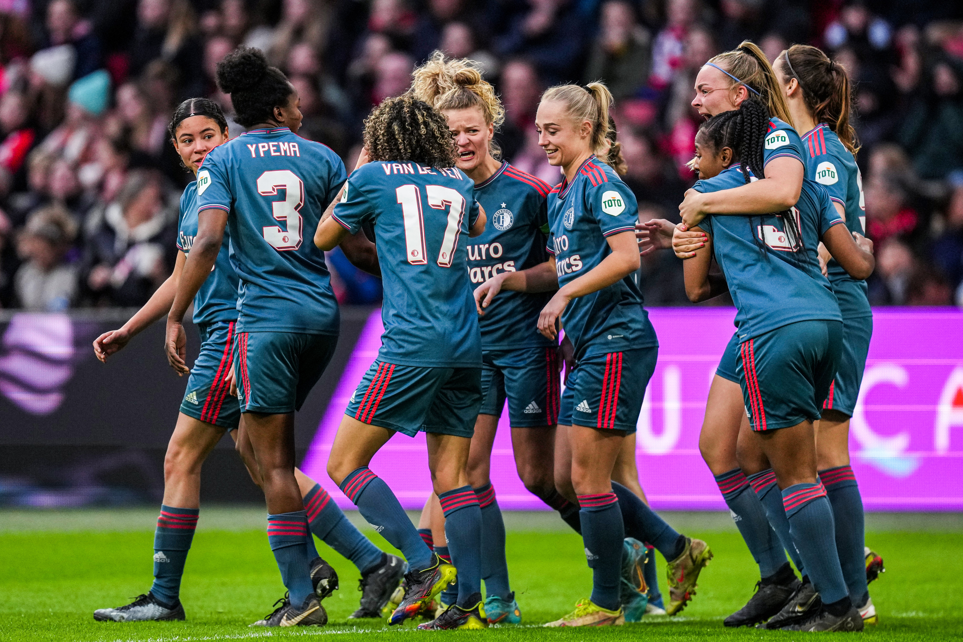 Feyenoord-vrouwen op 7 mei in De Grolsch Veste