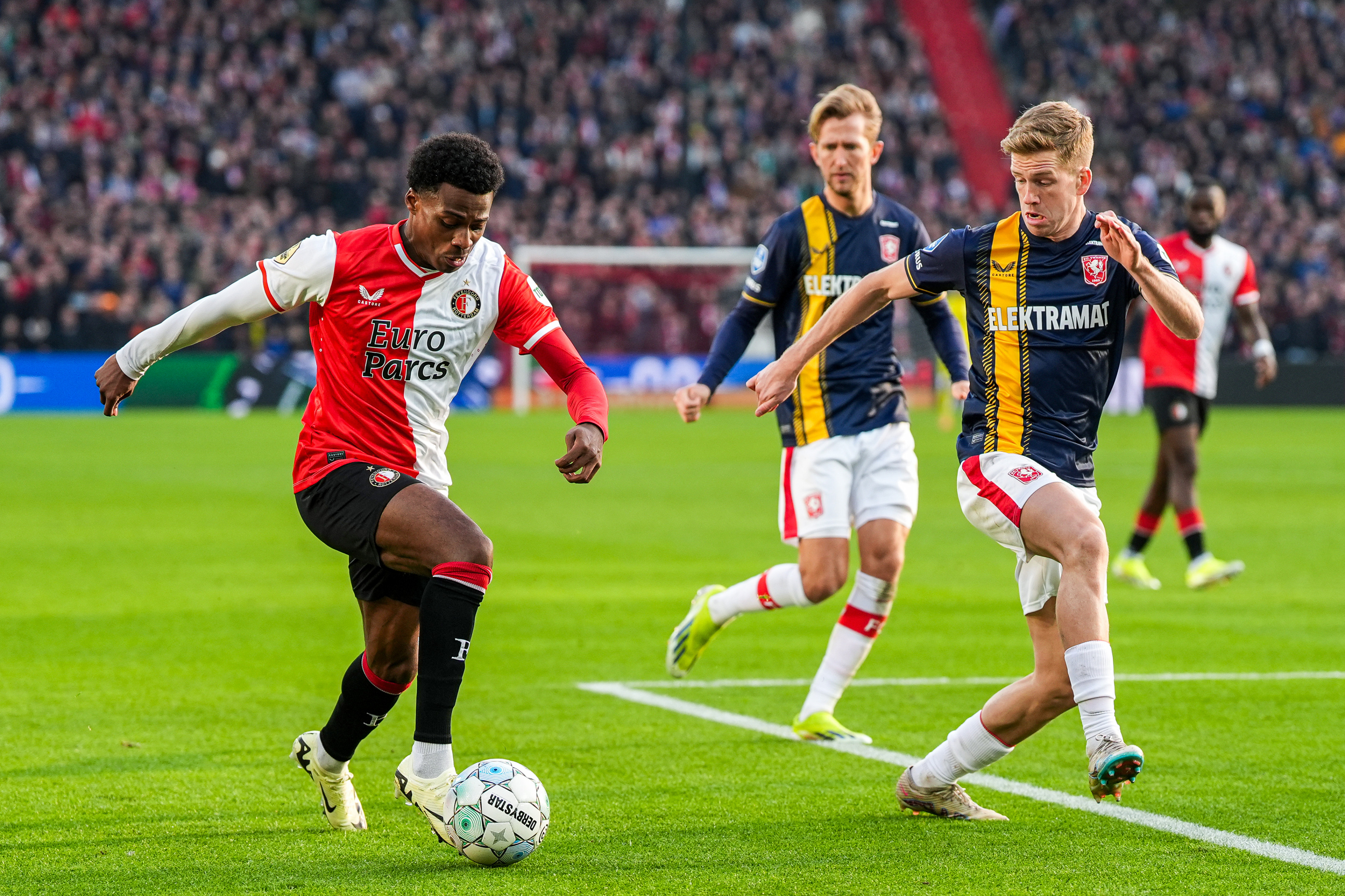 Bedenkingen over Smal-nieuws: "Vermoeden dat het Feyenoord-kamp dit heeft gelekt"
