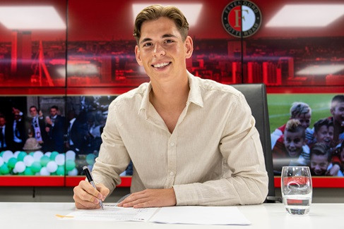 Feyenoord verlengt contract met doelman Devin Remie