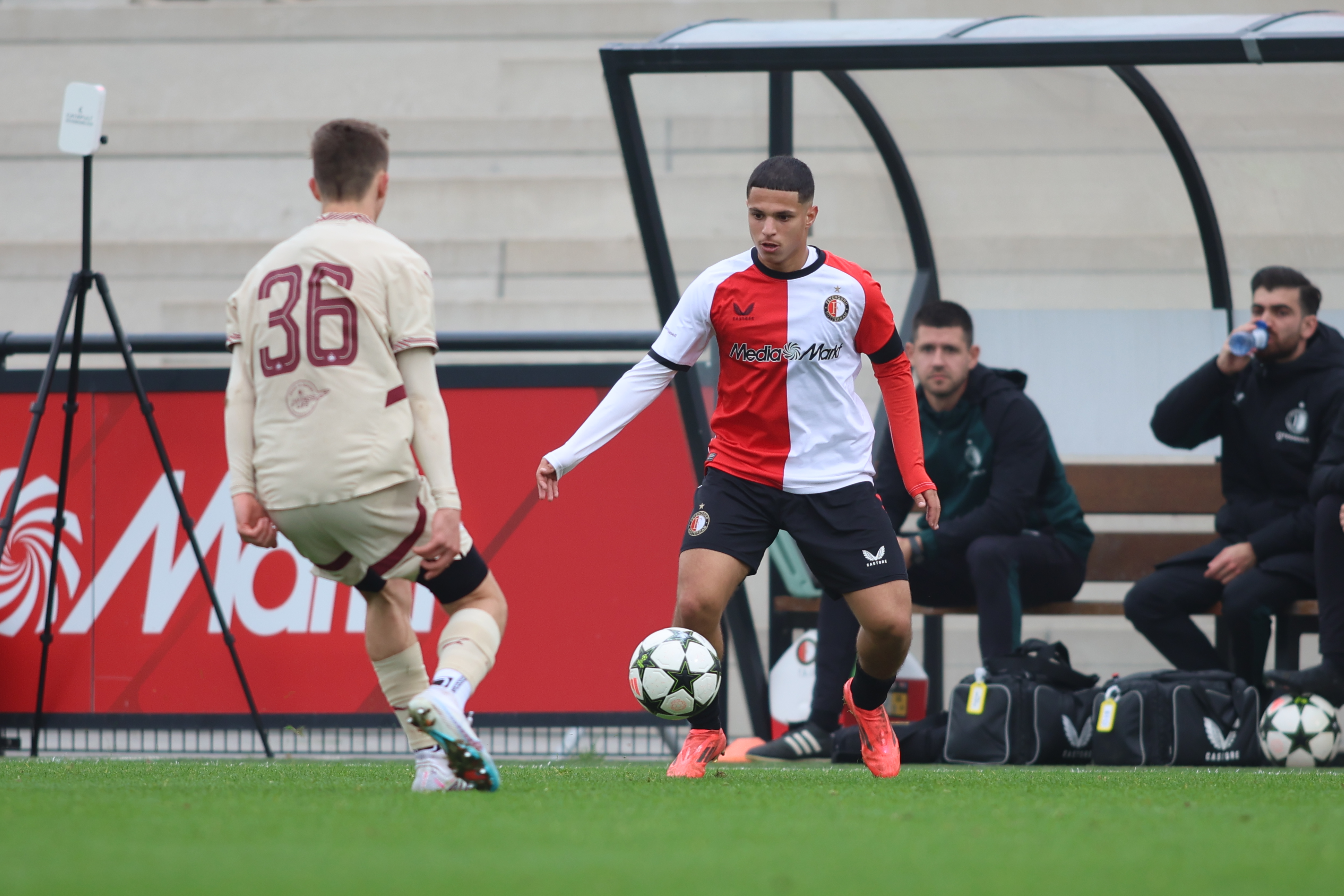 feyenoord-o19-fc-salzburg-o19-2-2-jim-breeman-sports-photography-108