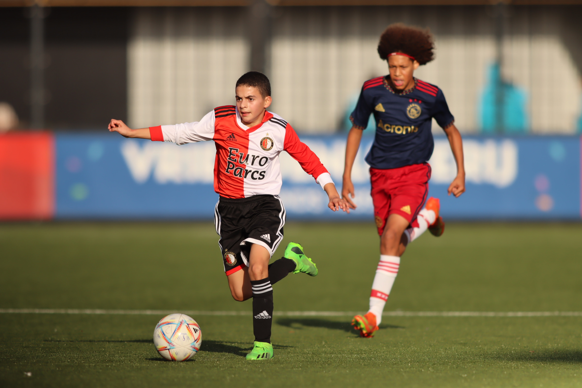 Feyenoord O12 wint mini-klassieker met 3-2