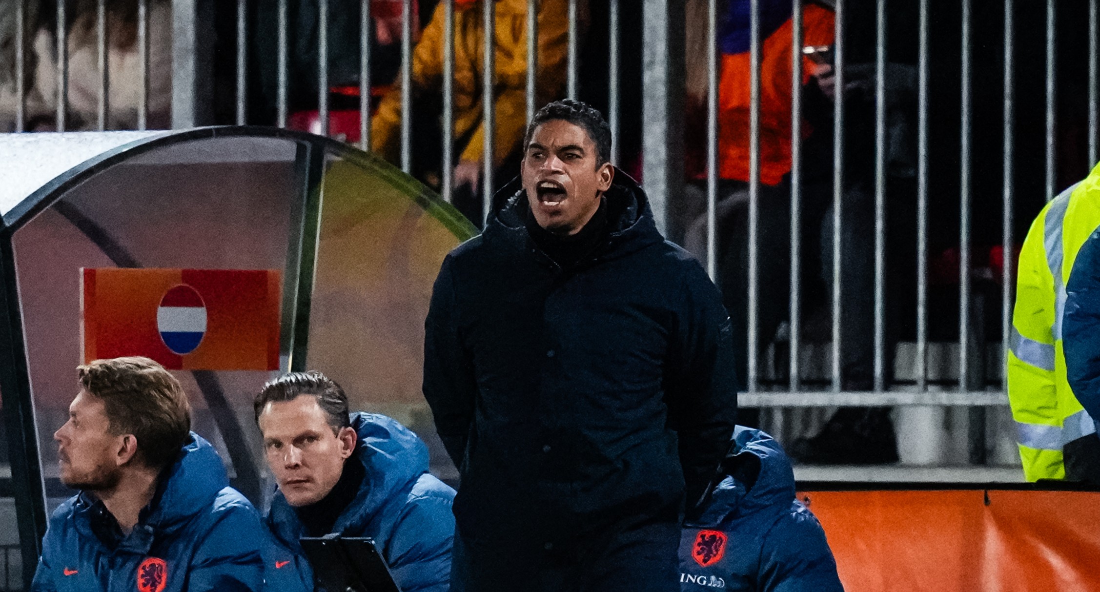 Reiziger legt uit: "Read is de aanvoerder van O19 en mijn aanvoerder van Jong Oranje is ook de rechtsback"