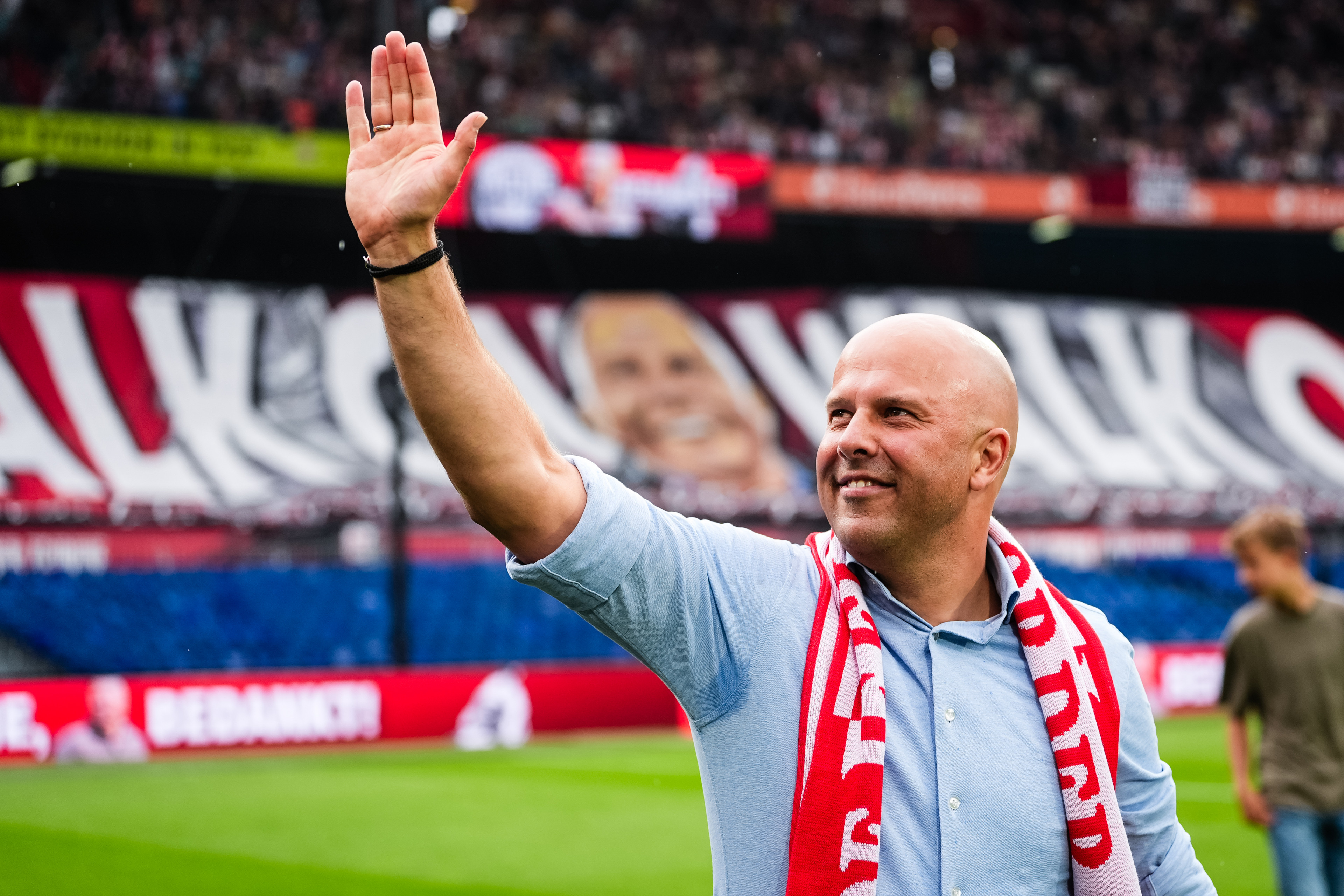 Slot neemt afscheid bij Feyenoord: "Ontzettend bedankt en heel veel succes"