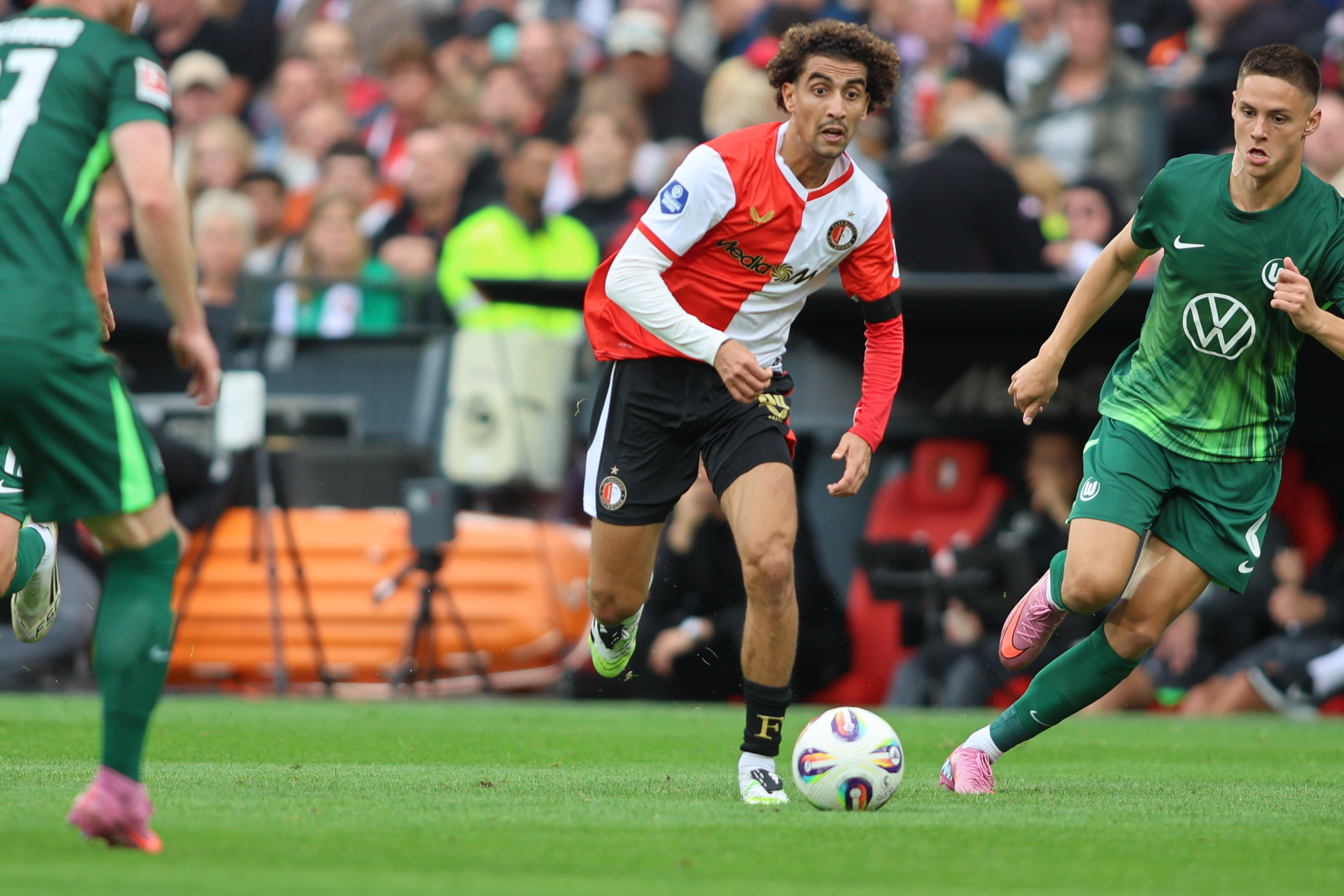 oussama-targhalline-vs-wolfsburg-jim-breeman-sports-photography-1