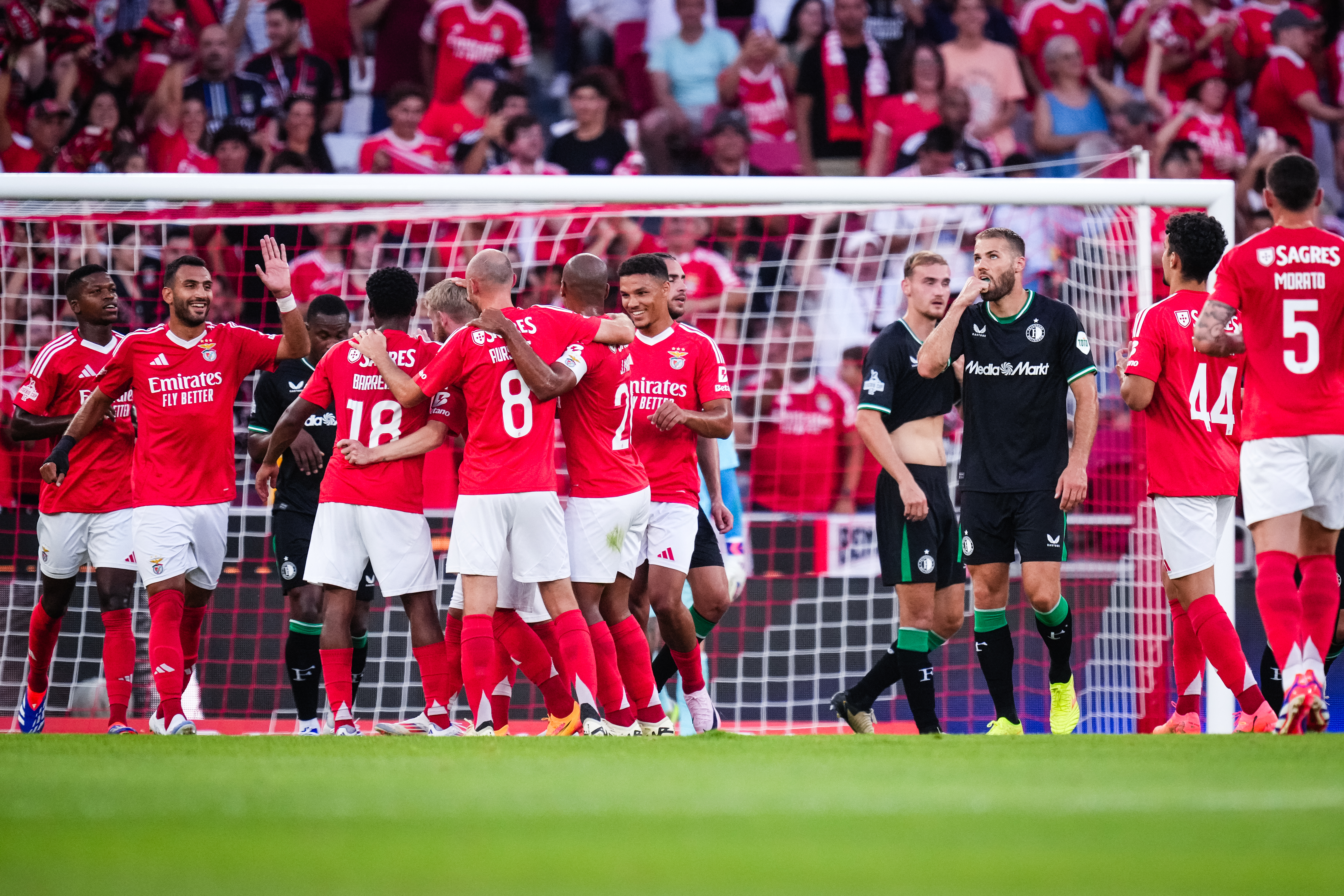 Feyenoord krijgt pak slaag van Benfica in Lissabon