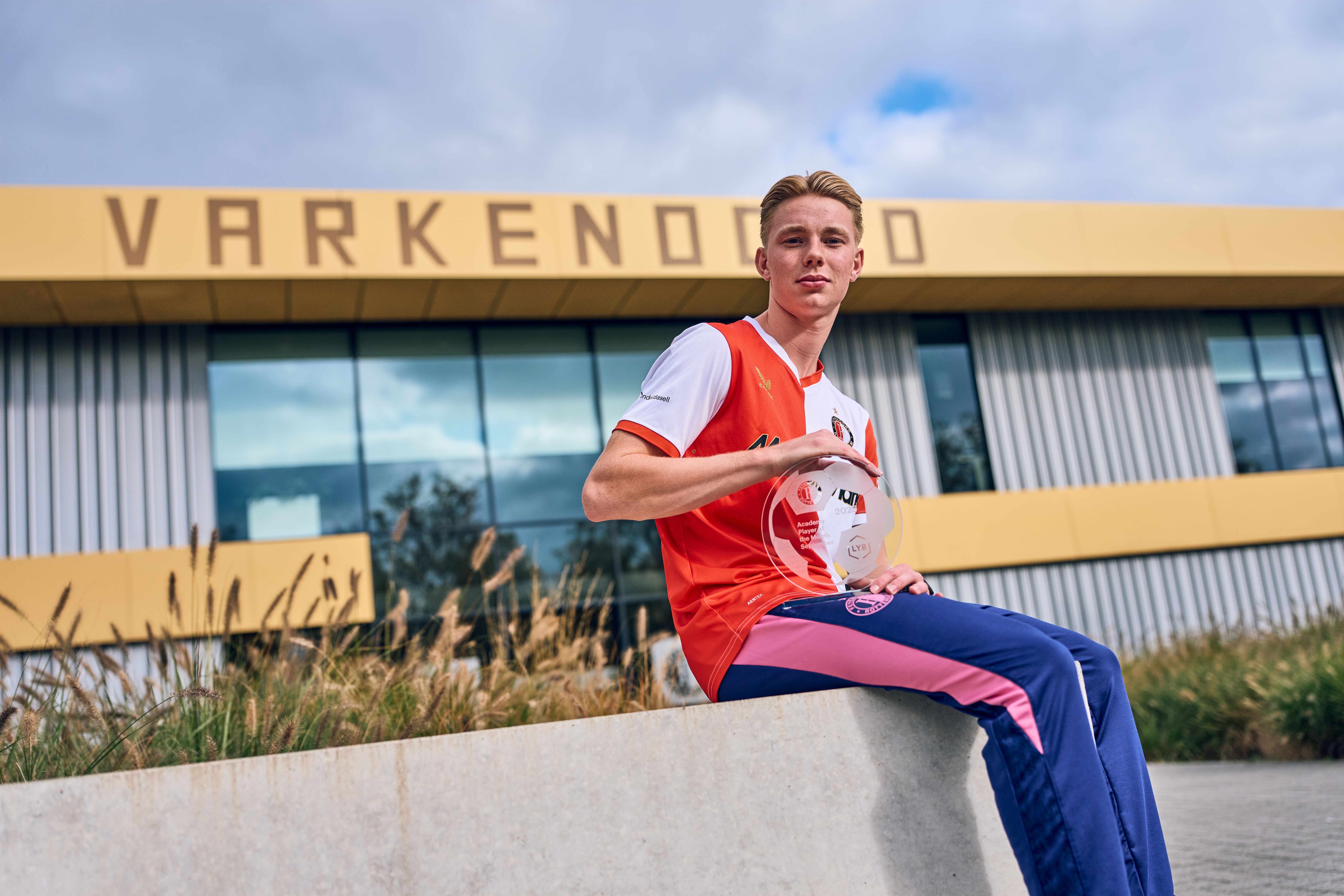 Academy Speler van de Maand Nick de Koning traint mee met Feyenoord 1