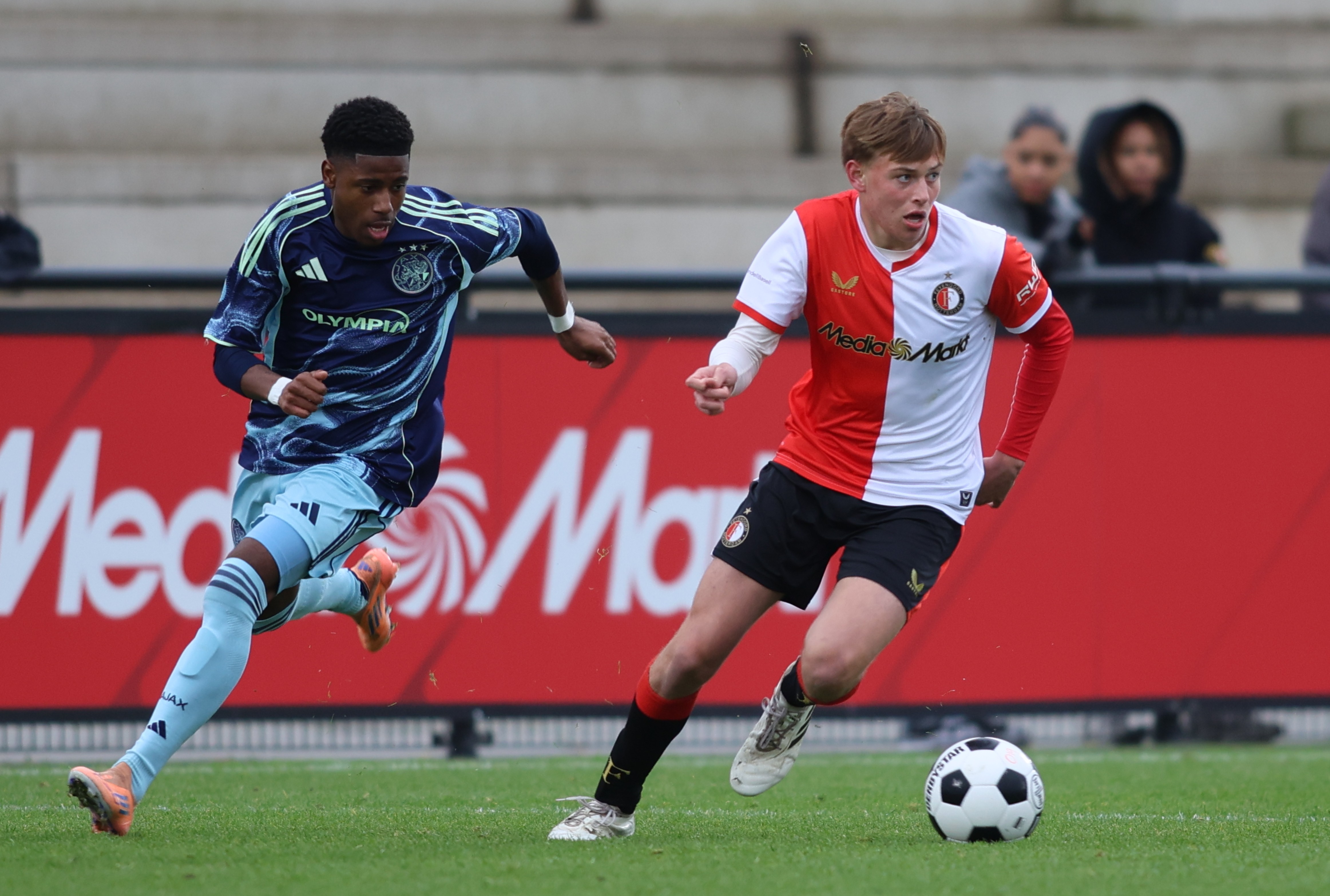 Overzicht Academy: Feyenoord O19 blijft Ajax de baas in mini-Klassieker