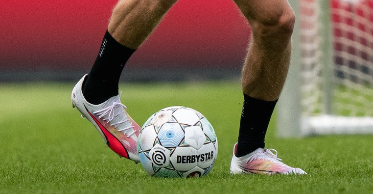 Derbystars terug op trainingsveld na einde Adidas-samenwerking