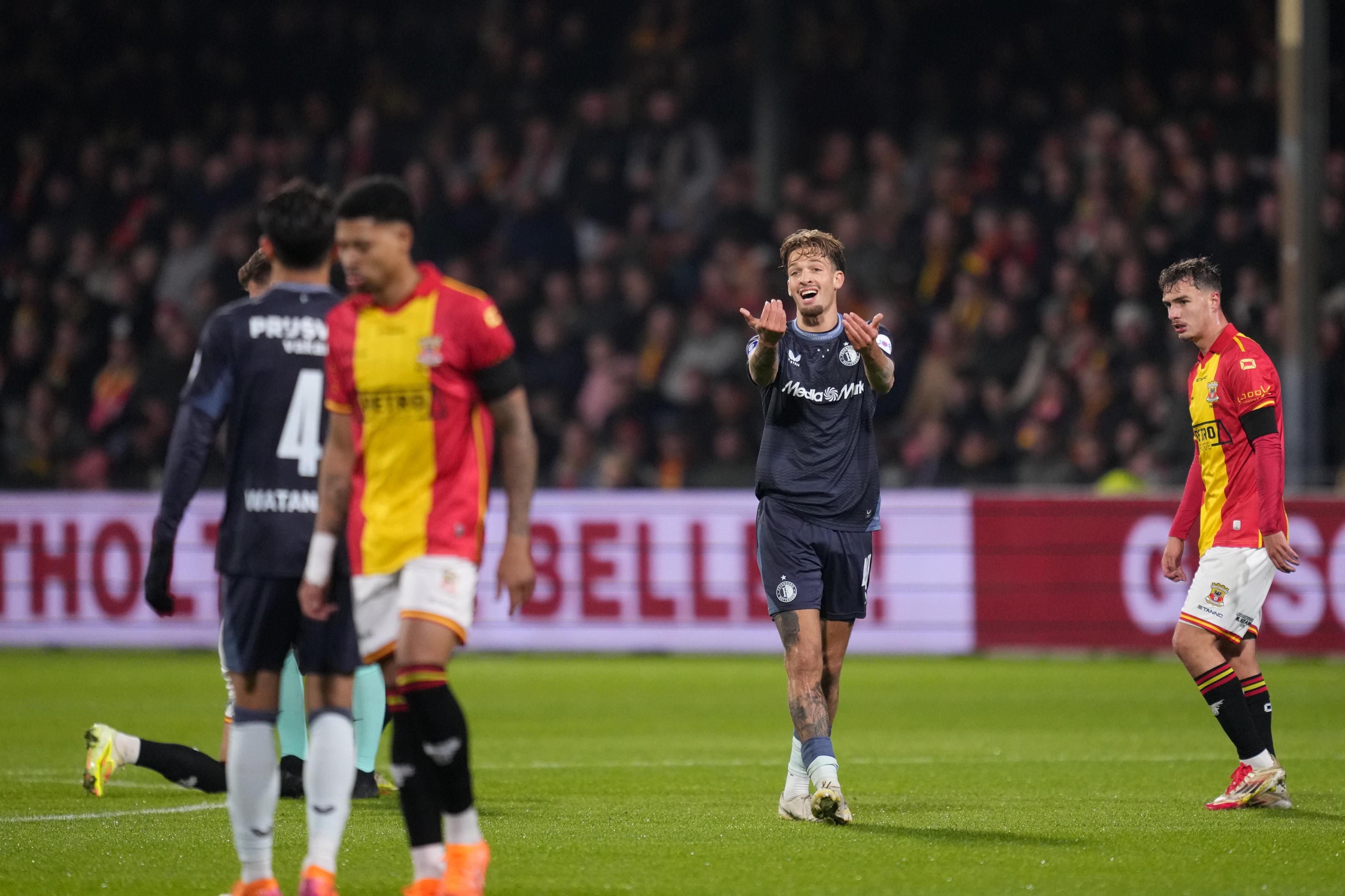 Valente duidelijk na nederlaag: "Ons hele spel was ondermaats, niemand haalde zijn niveau"