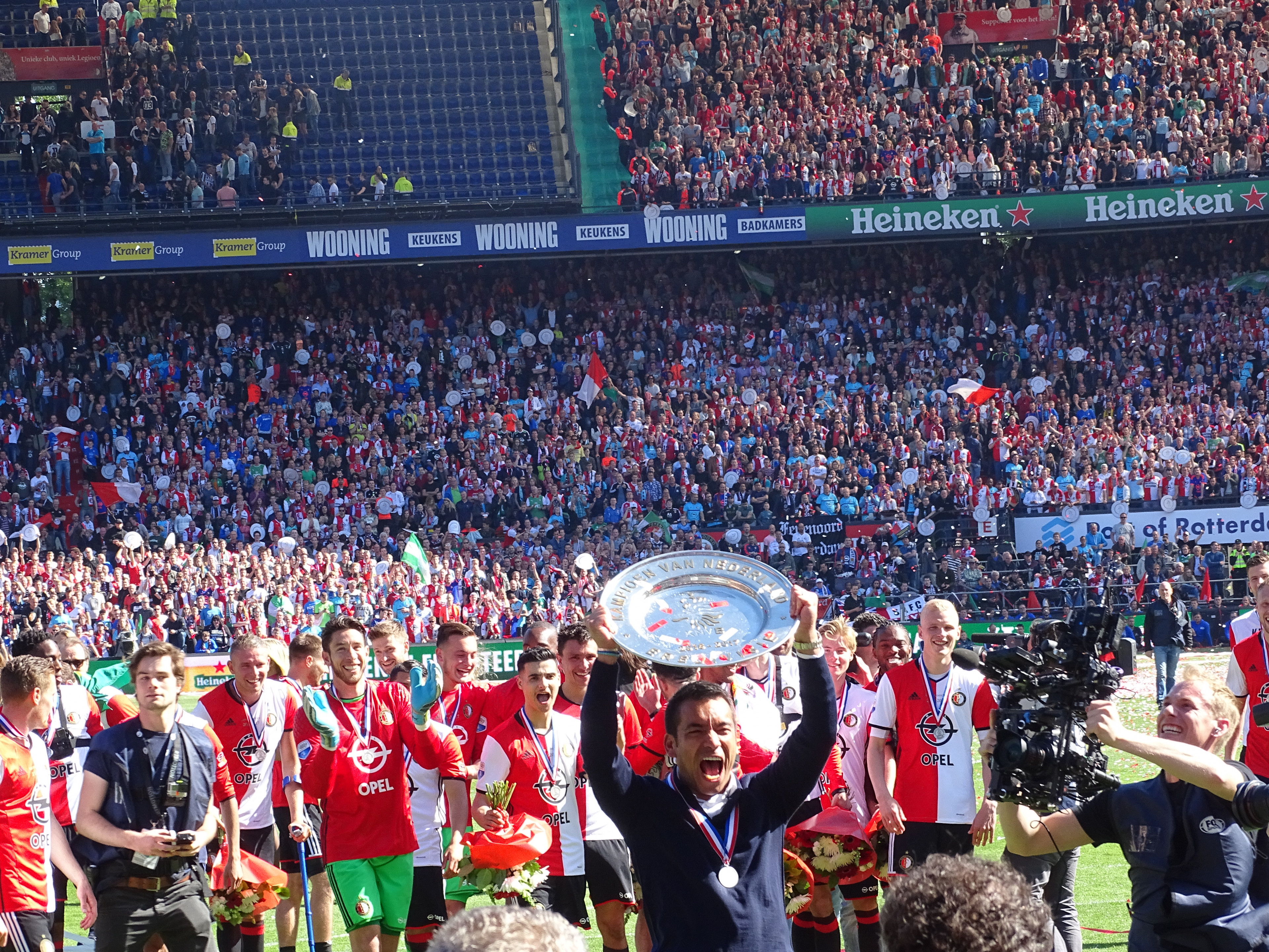 Feyenoord Kampioen Gio met schaal (Jim Breeman Sports Photography)