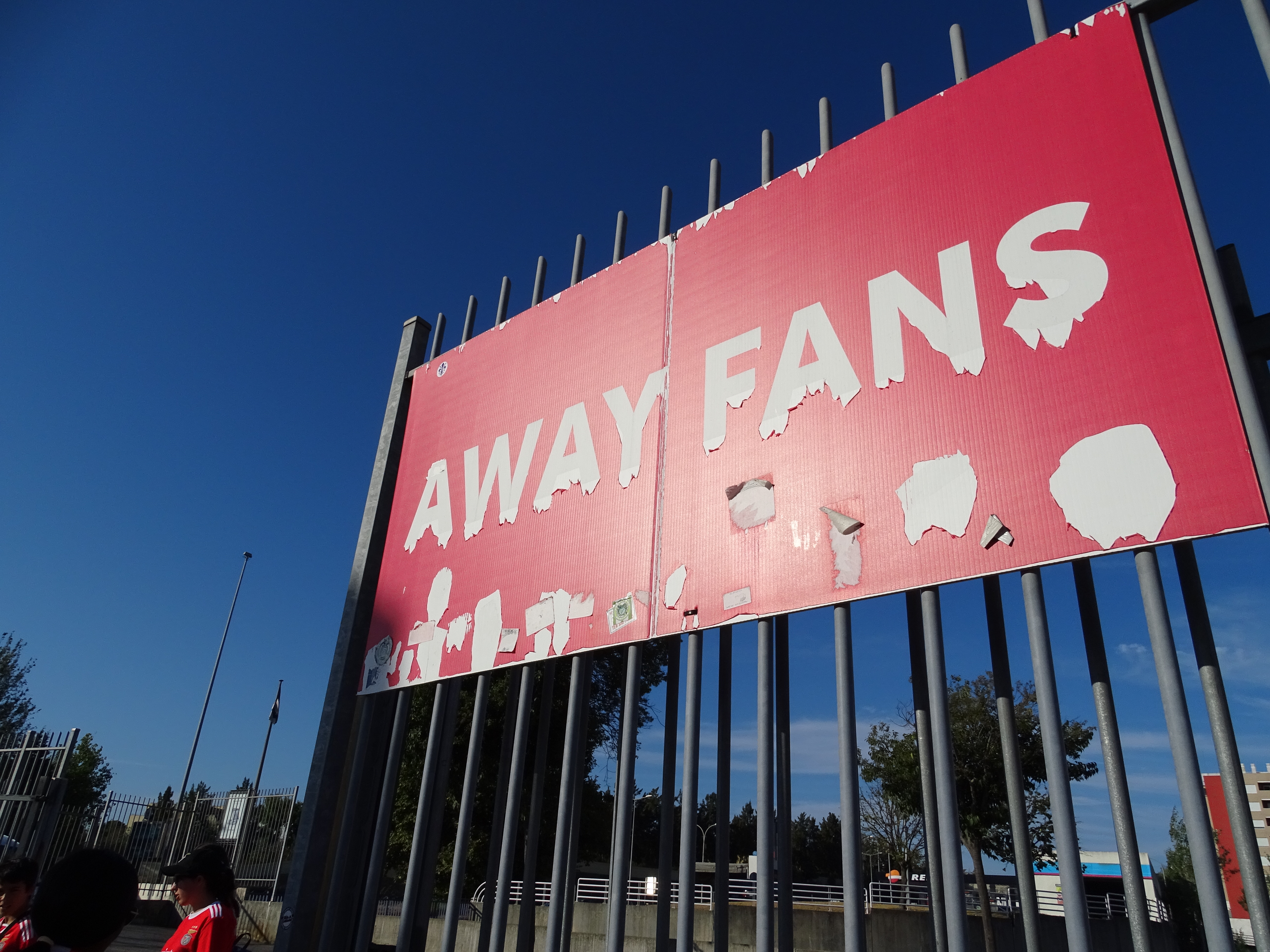 Feyenoordsupporter vergist zich in de plaats Lille: "Maar jullie zijn uiteraard altijd welkom!”
