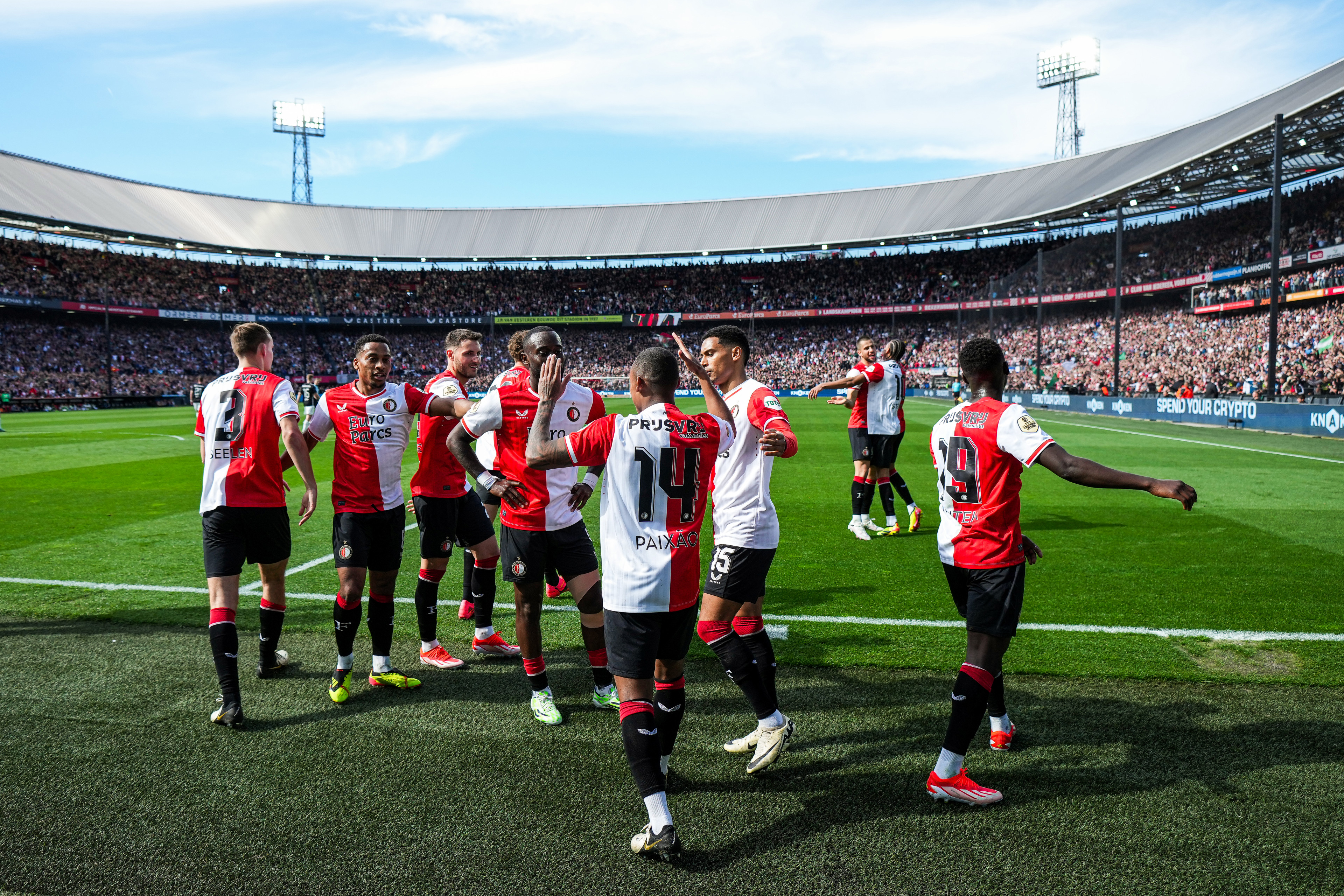 Beoordeel de spelers voor de wedstrijd Feyenoord - Ajax (6-0)