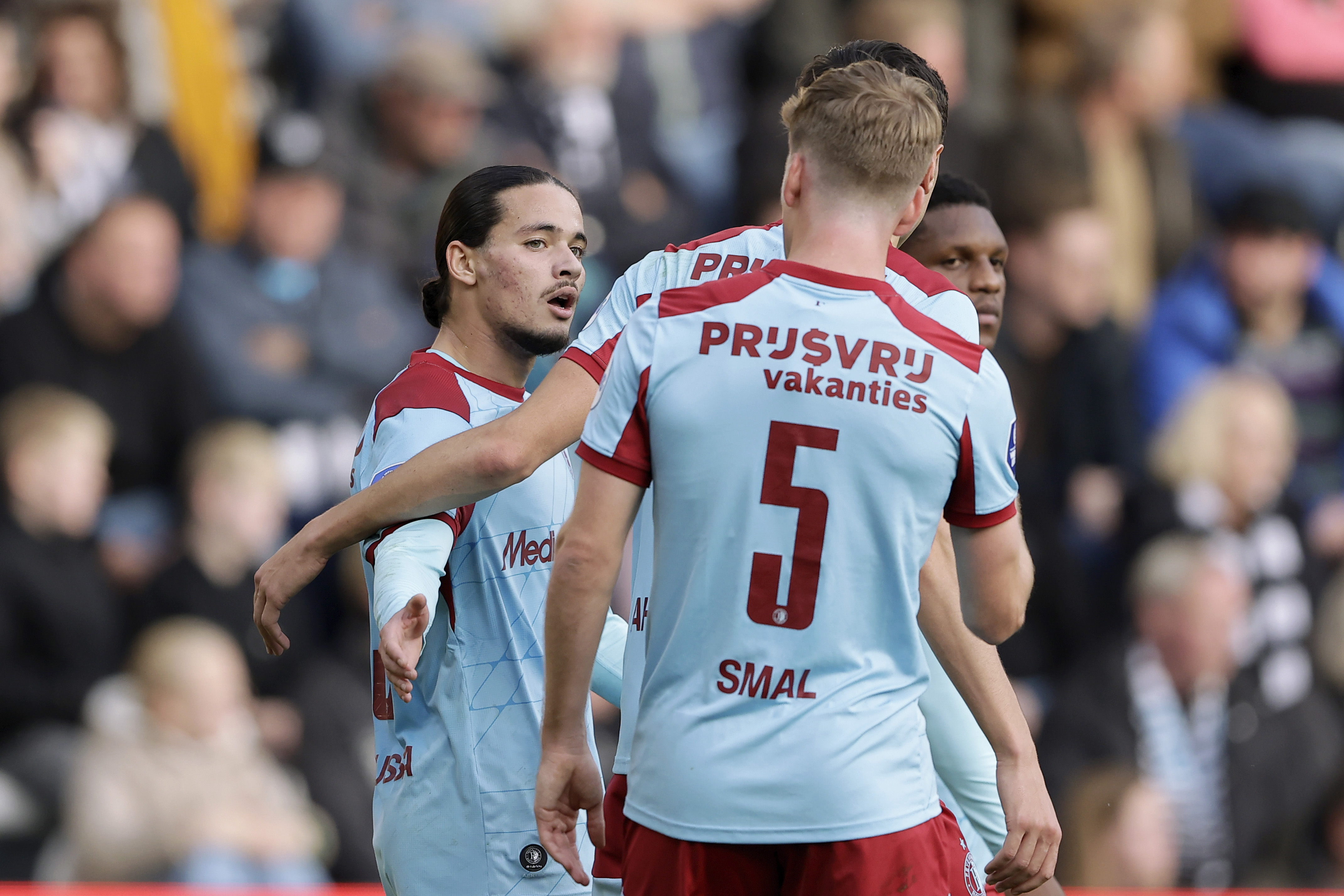 Gijs Smal schittert in nieuwe rol: “Ik wacht tot Van Persie me als rechtsbuiten zet”