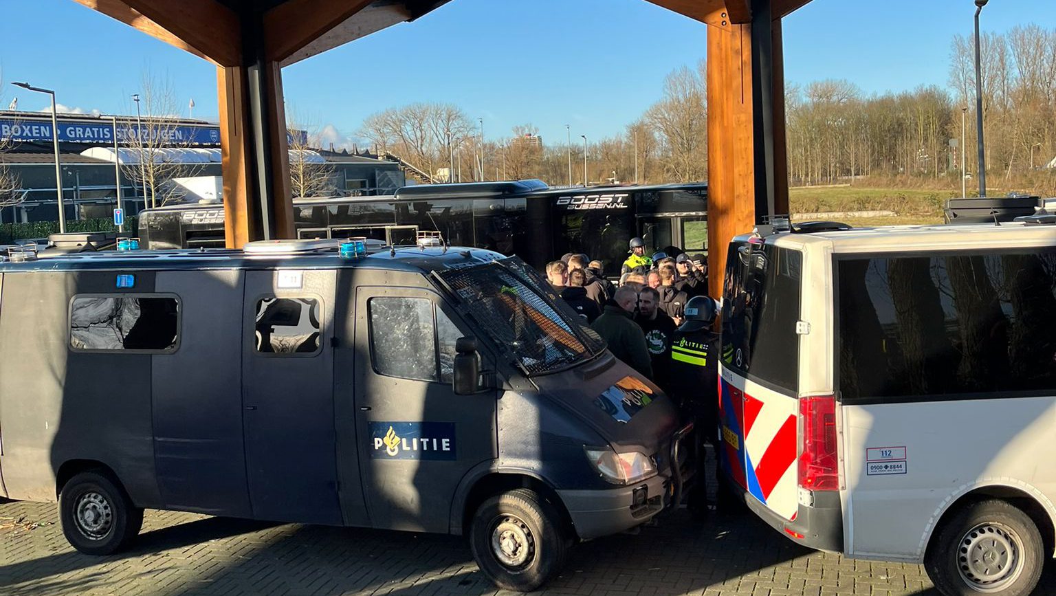 Verbazing bij Friese Feyenoordsupporters na terugsturen bus: "Wij zijn onterecht weggezet als criminelen"