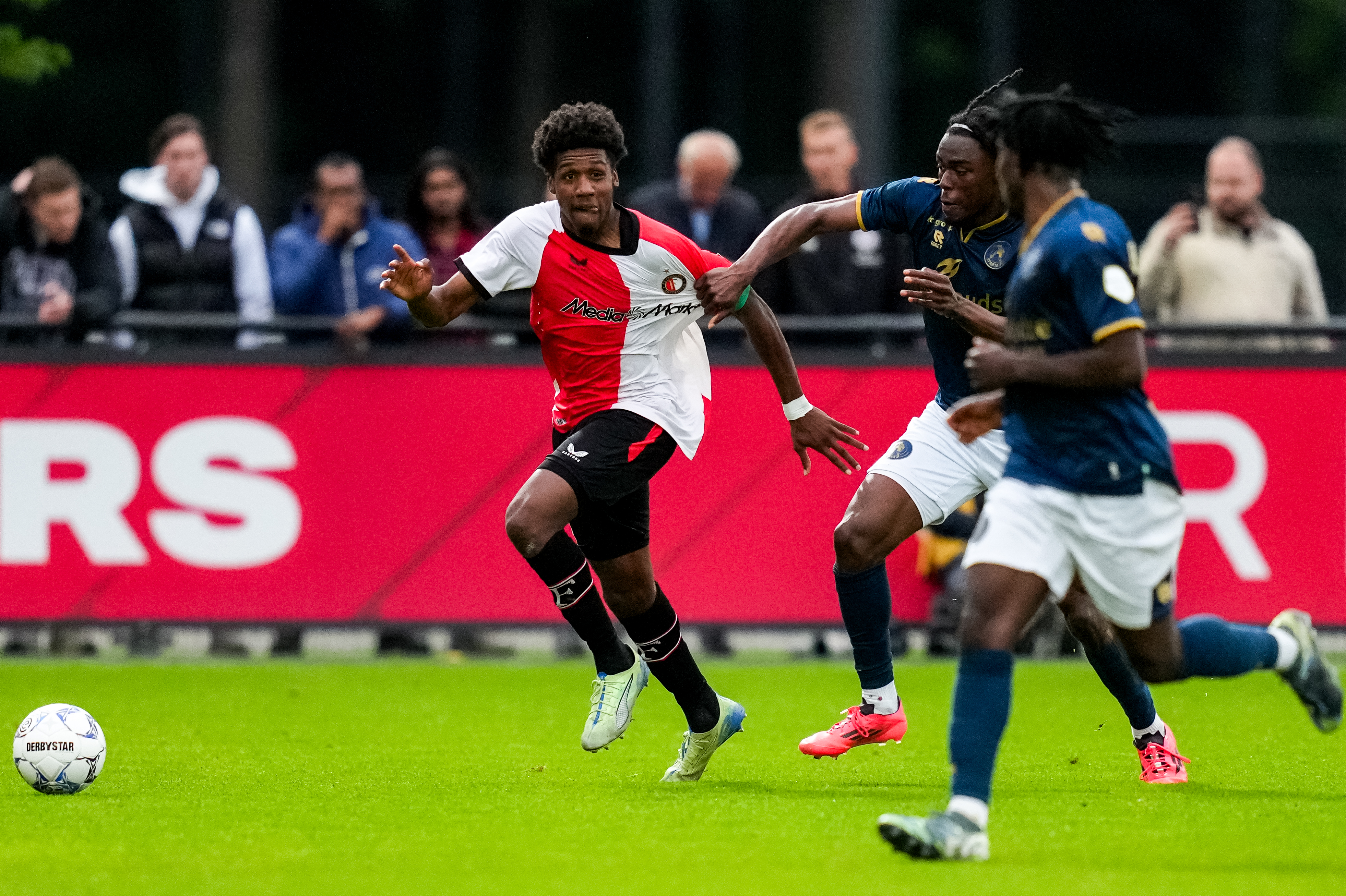 Giersthove: "Ik denk dat zij in alles volwassener zijn"