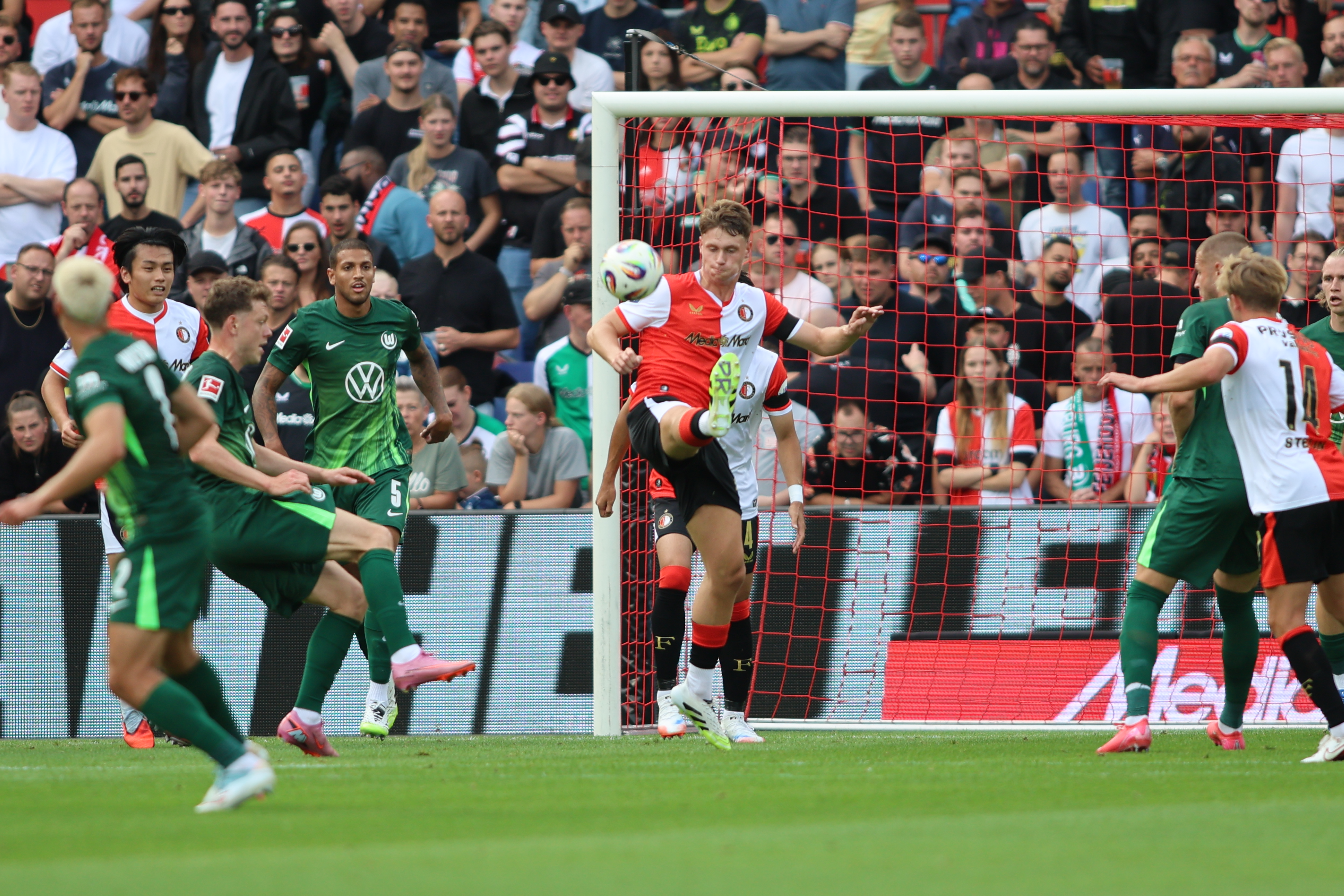 thijs-kraaijeveld-vs-wolfsburg-jim-breeman-sports-photography-3