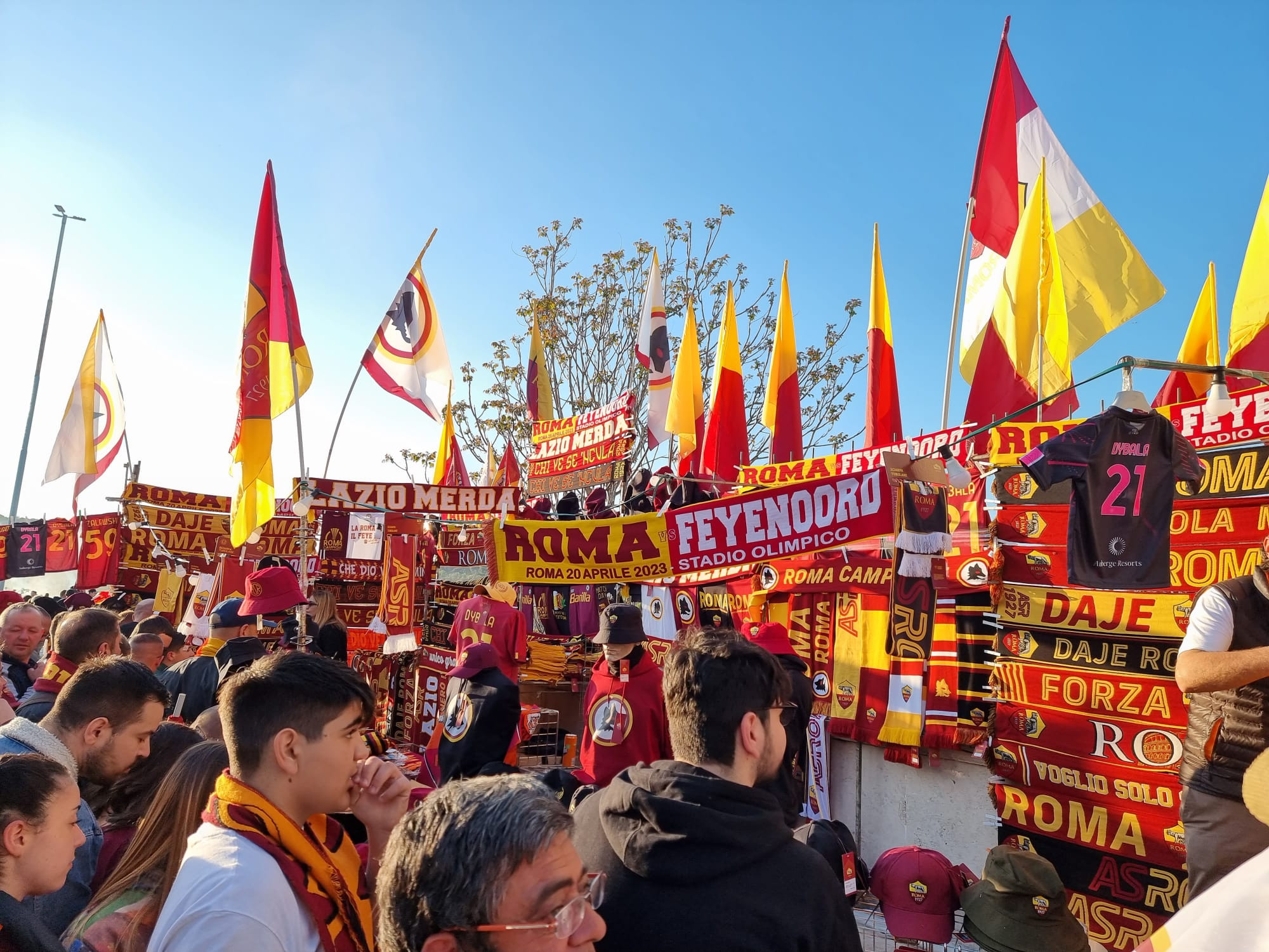 Partijen wikken en wegen over toelaten Feyenoordsupporters in Rome