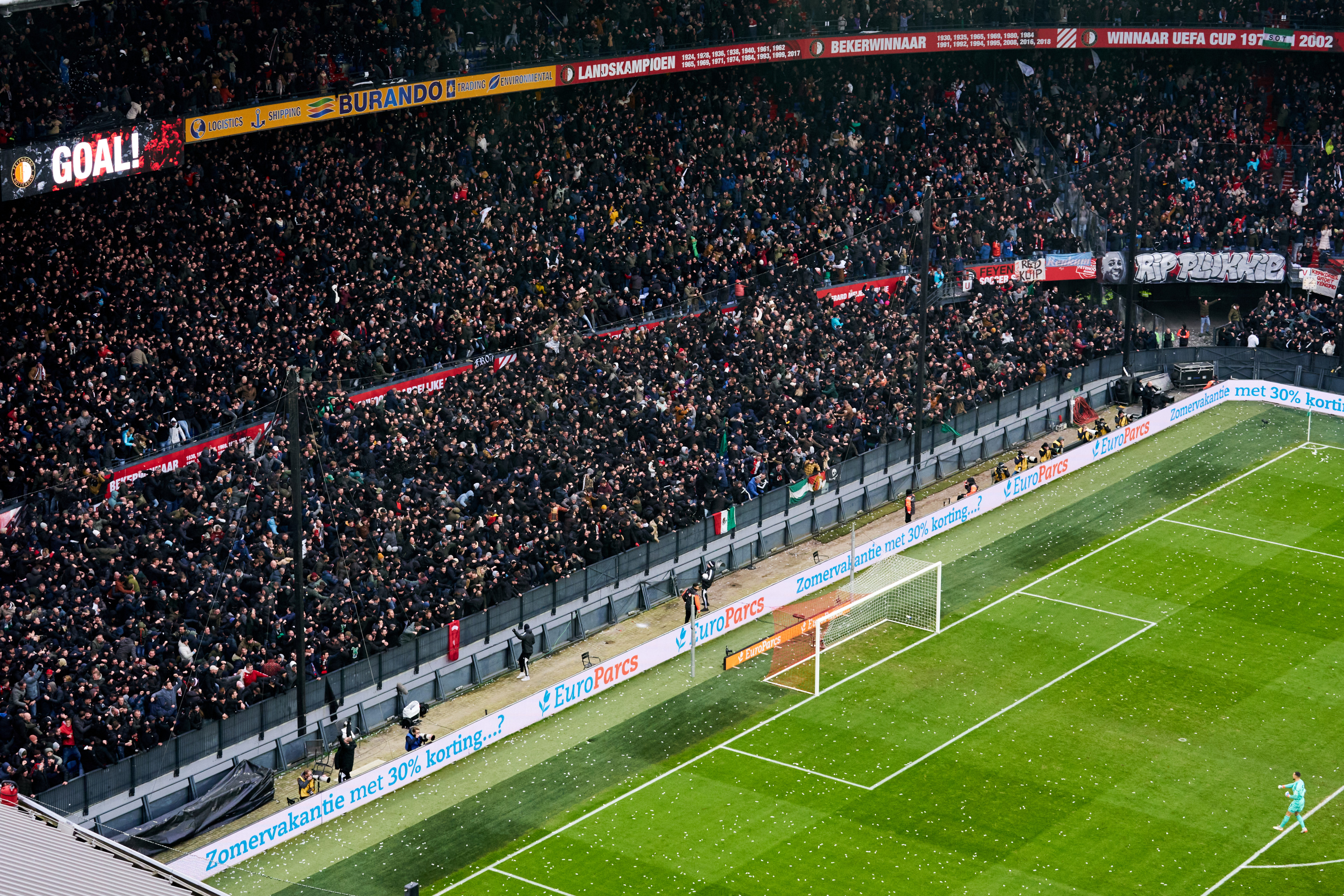 Feyenoord opent competitie in uitverkochte Kuip