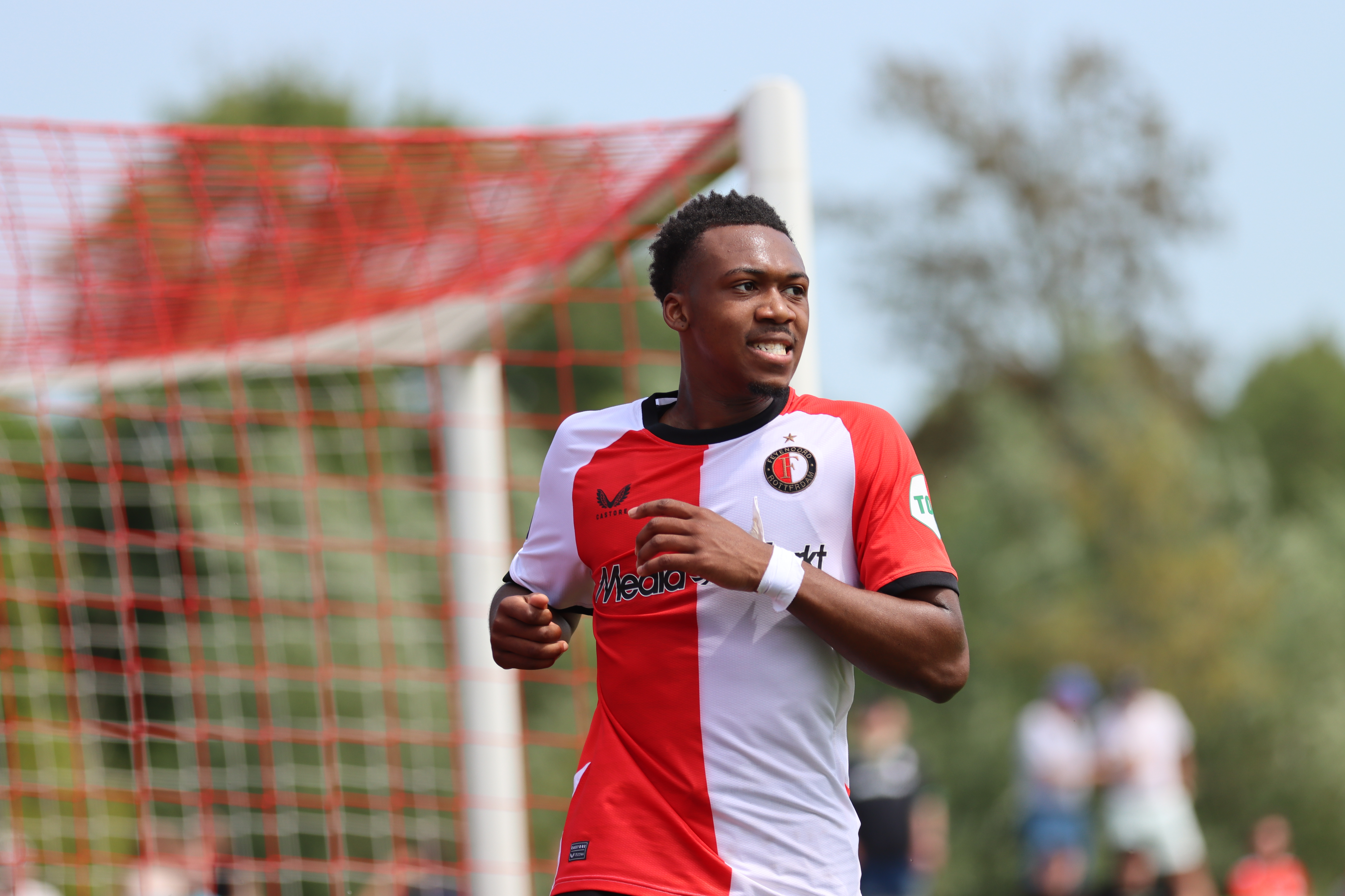 Milambo: "We moeten eerst naar onszelf kijken"