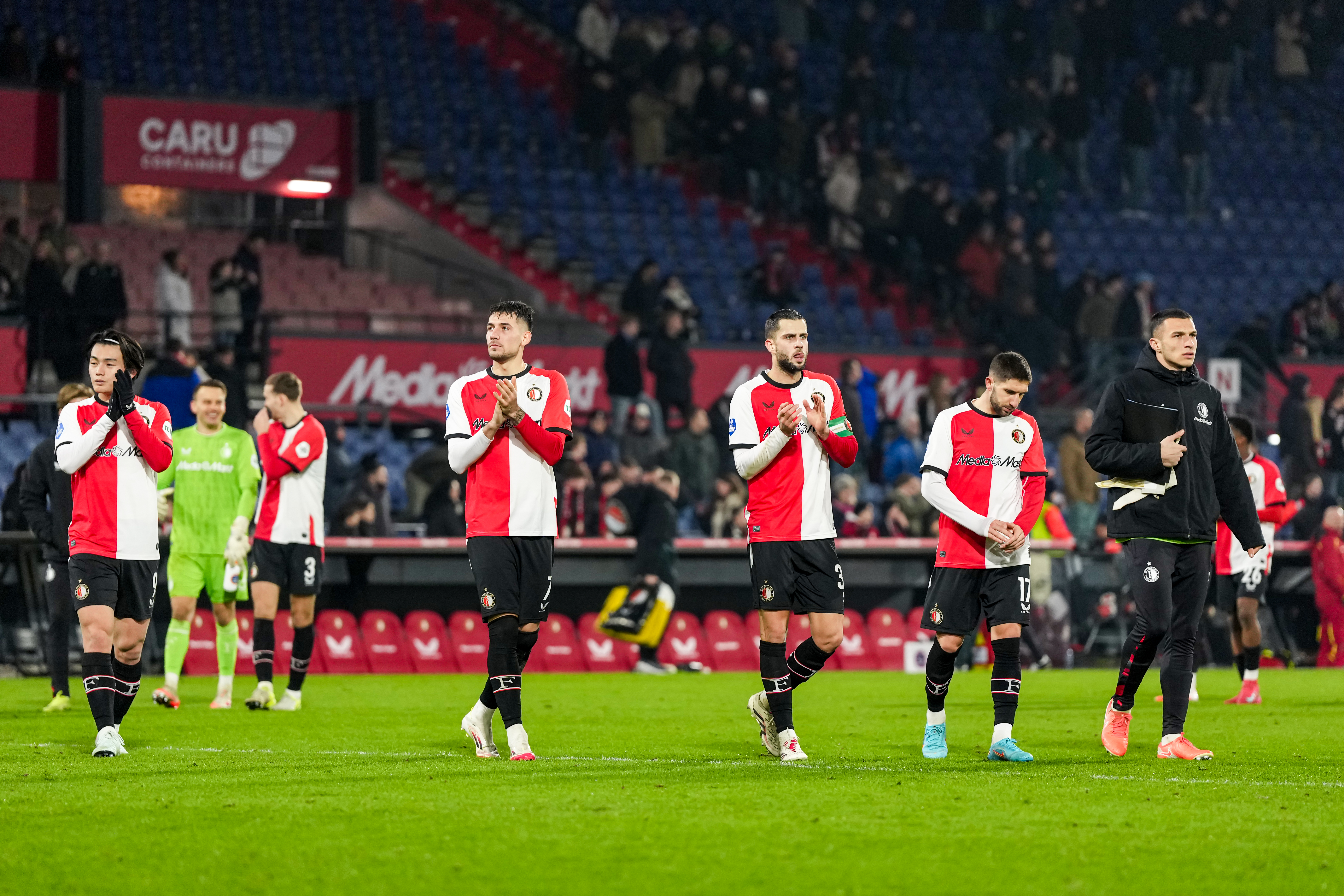 Cijfers • Hwang krijgt hoogste cijfer na stadsderby; Hancko valt tegen