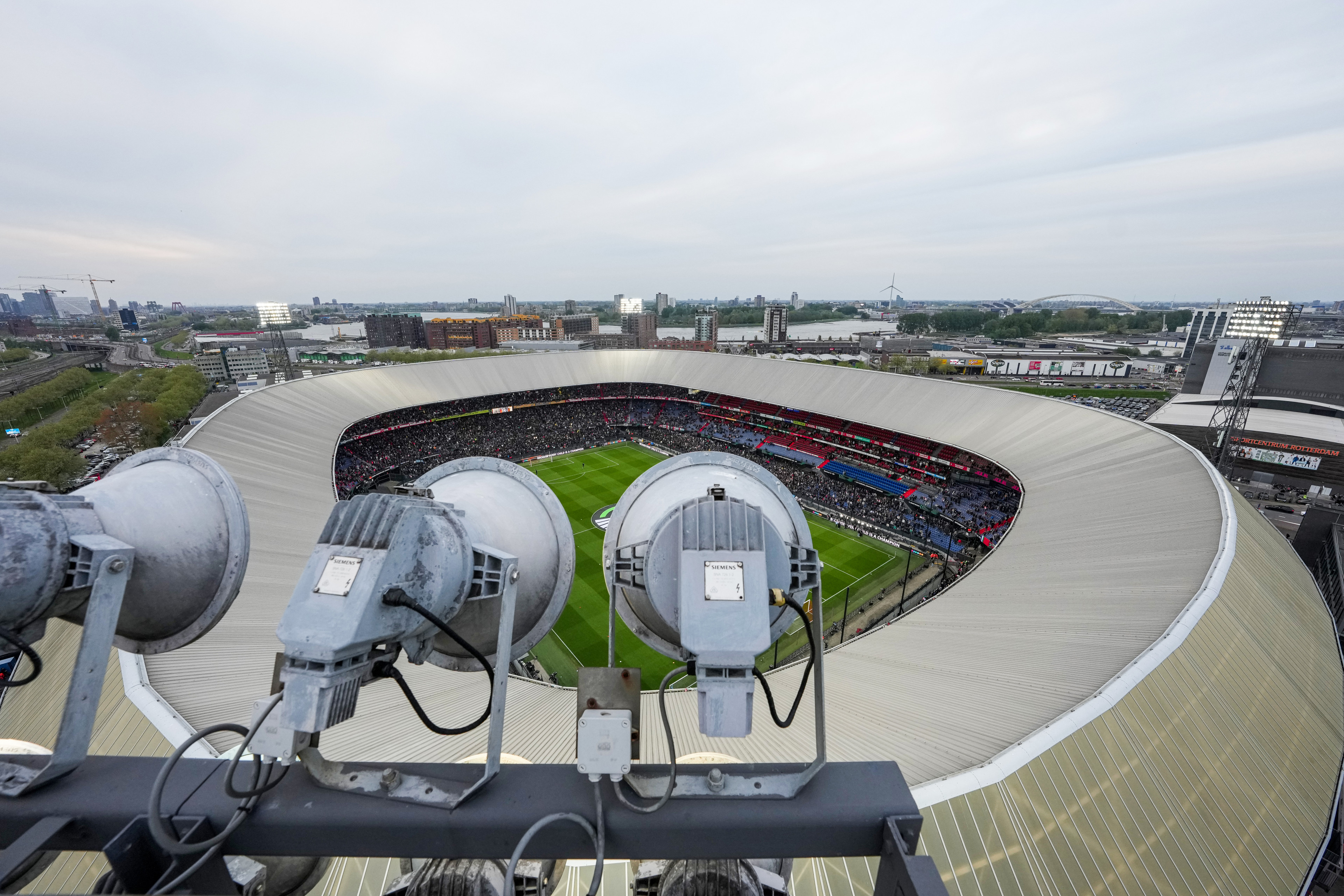 Veiling stadionlampen • “Ik wist dat er vraag zou zijn"