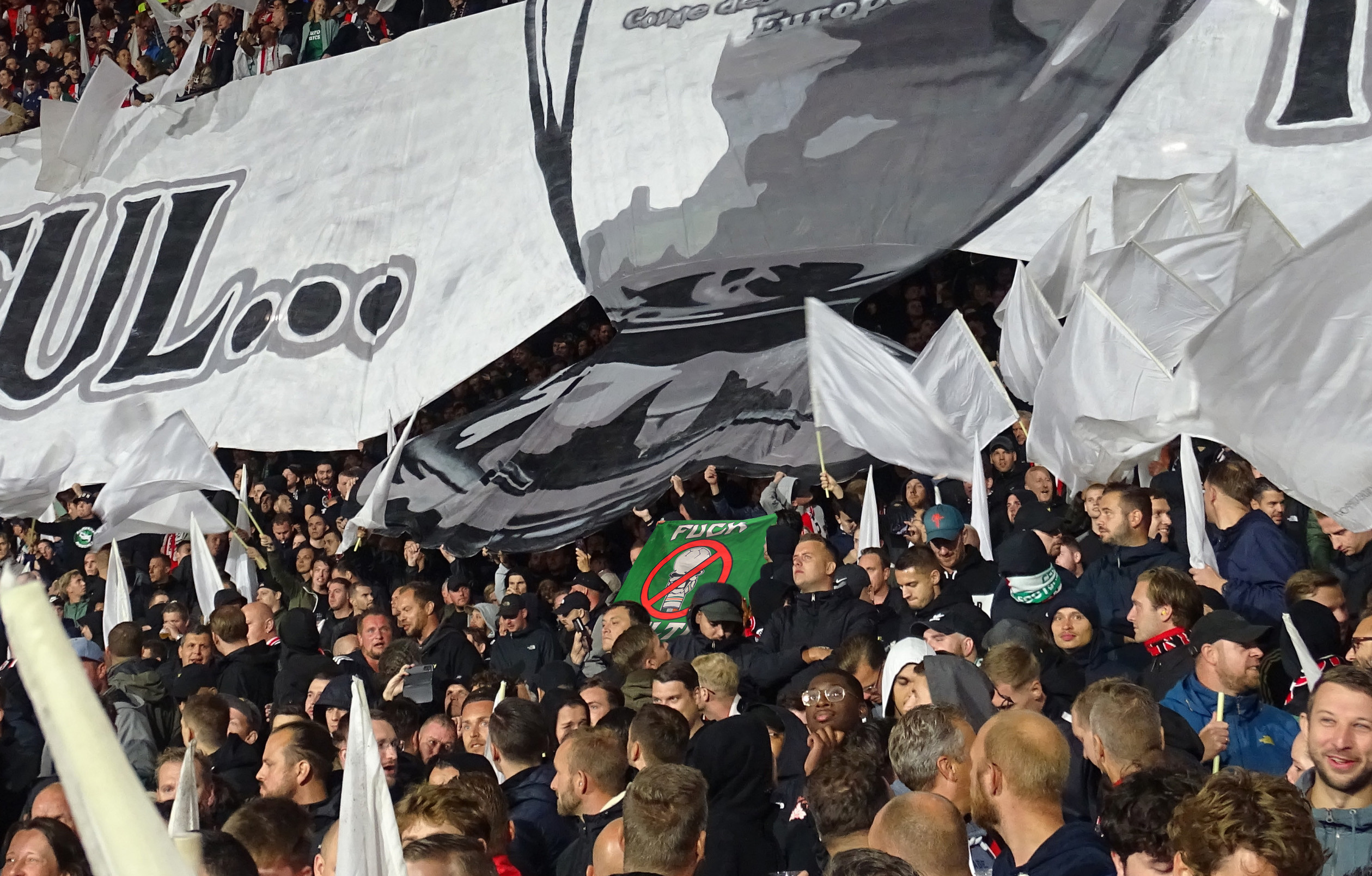 UEFA wijst beroep Feyenoord op geldboete af
