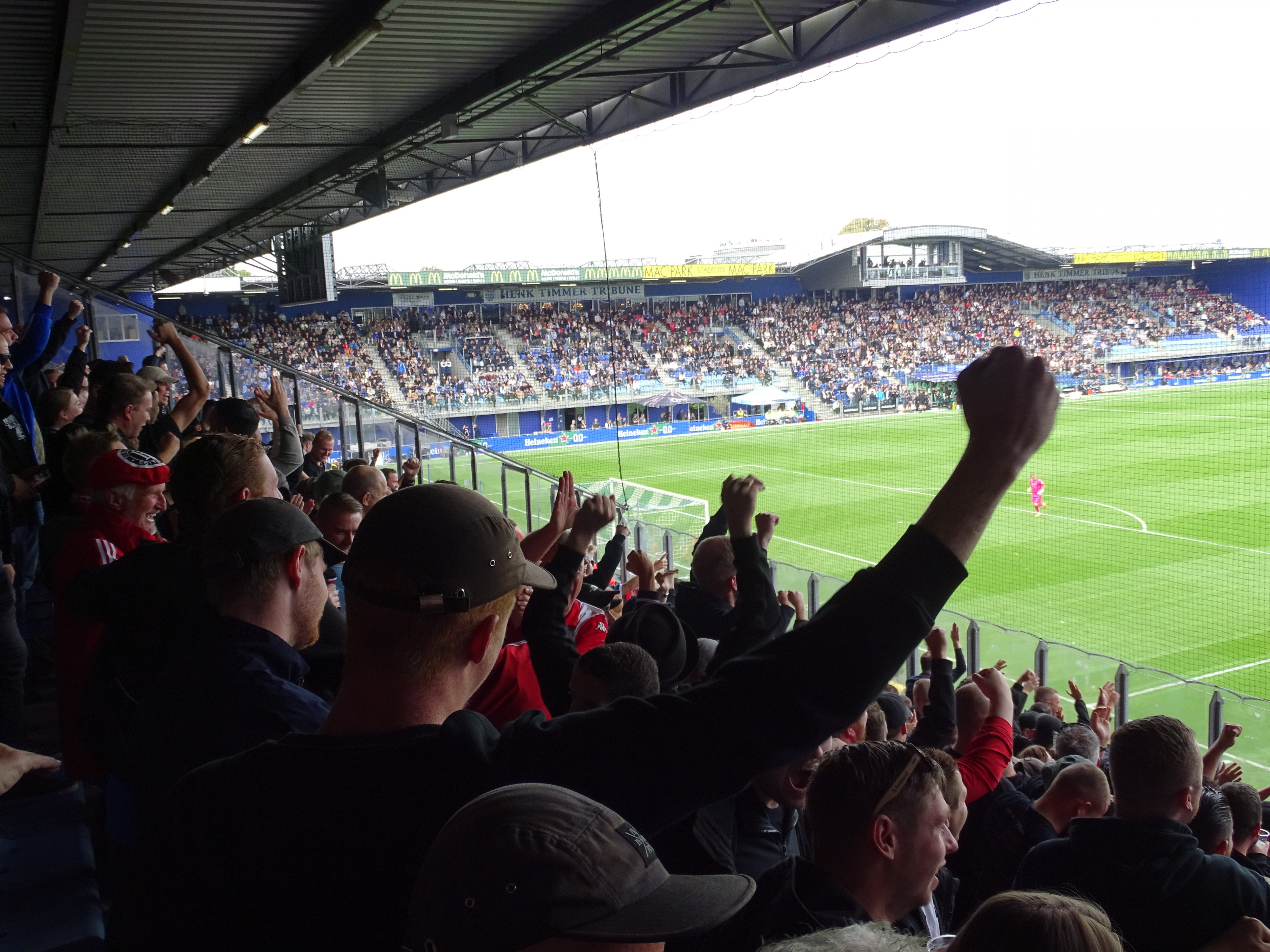 PEC Zwolle-supporters in protest: "Kom in het zwart tegen Feyenoord"