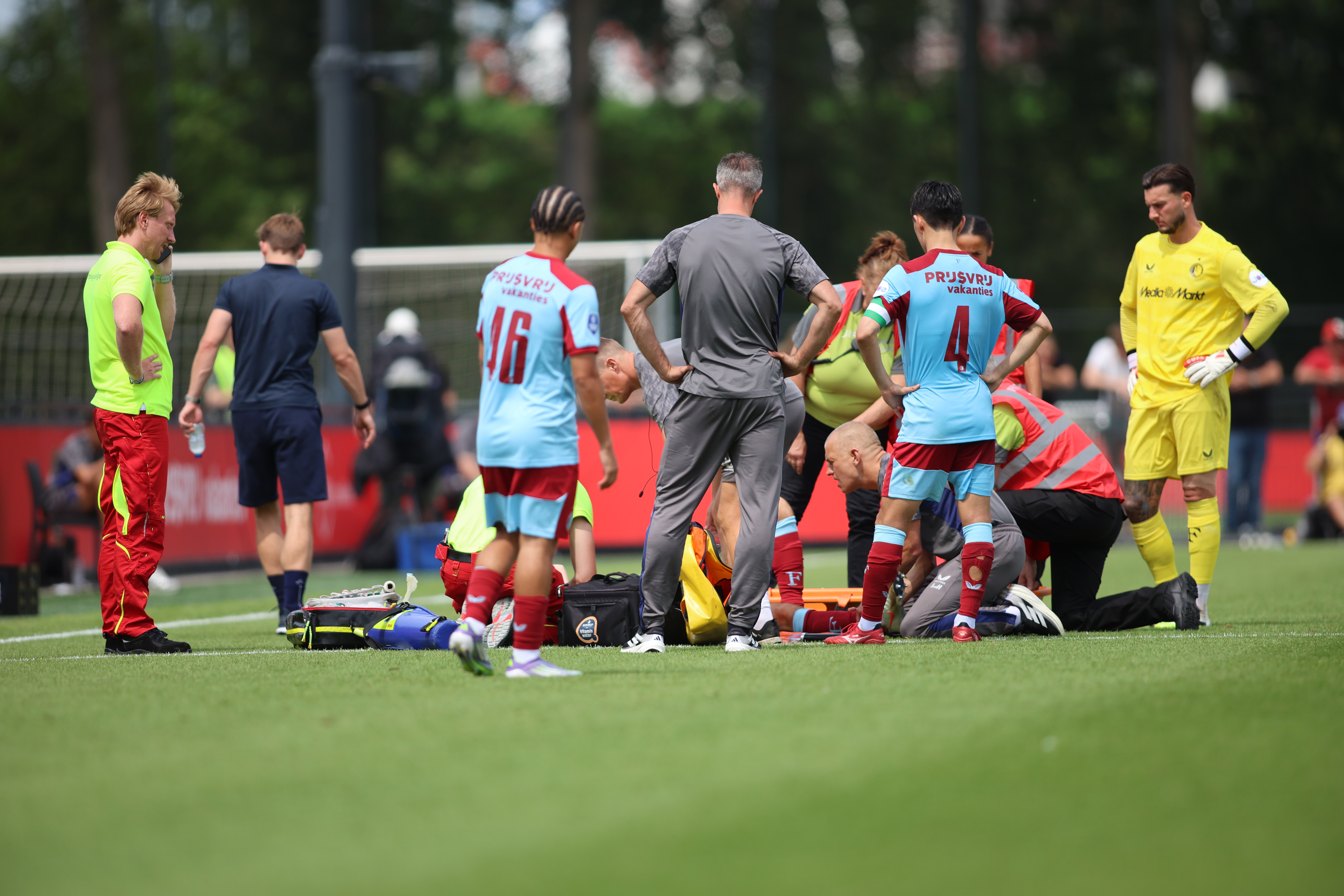 Van Persie bezorgd over Beelen: "Die wedstrijd kan me gestolen worden, eerlijk gezegd"